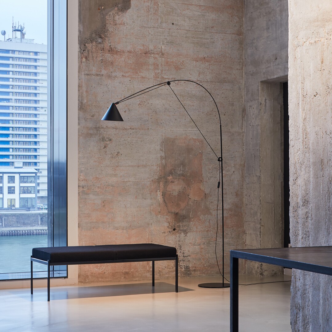 AYNO LED Floor Lamp L