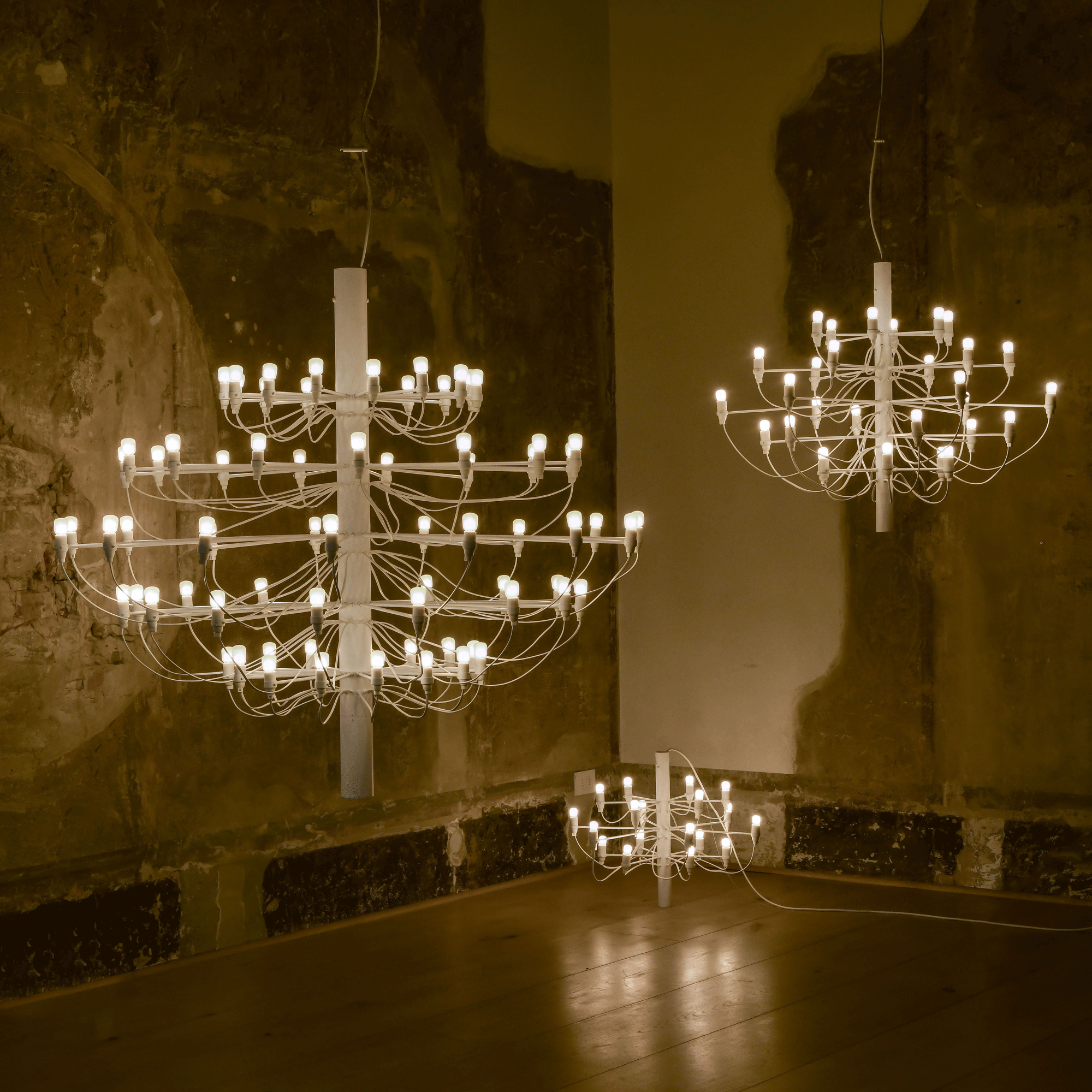 2097 | 30 Chandelier