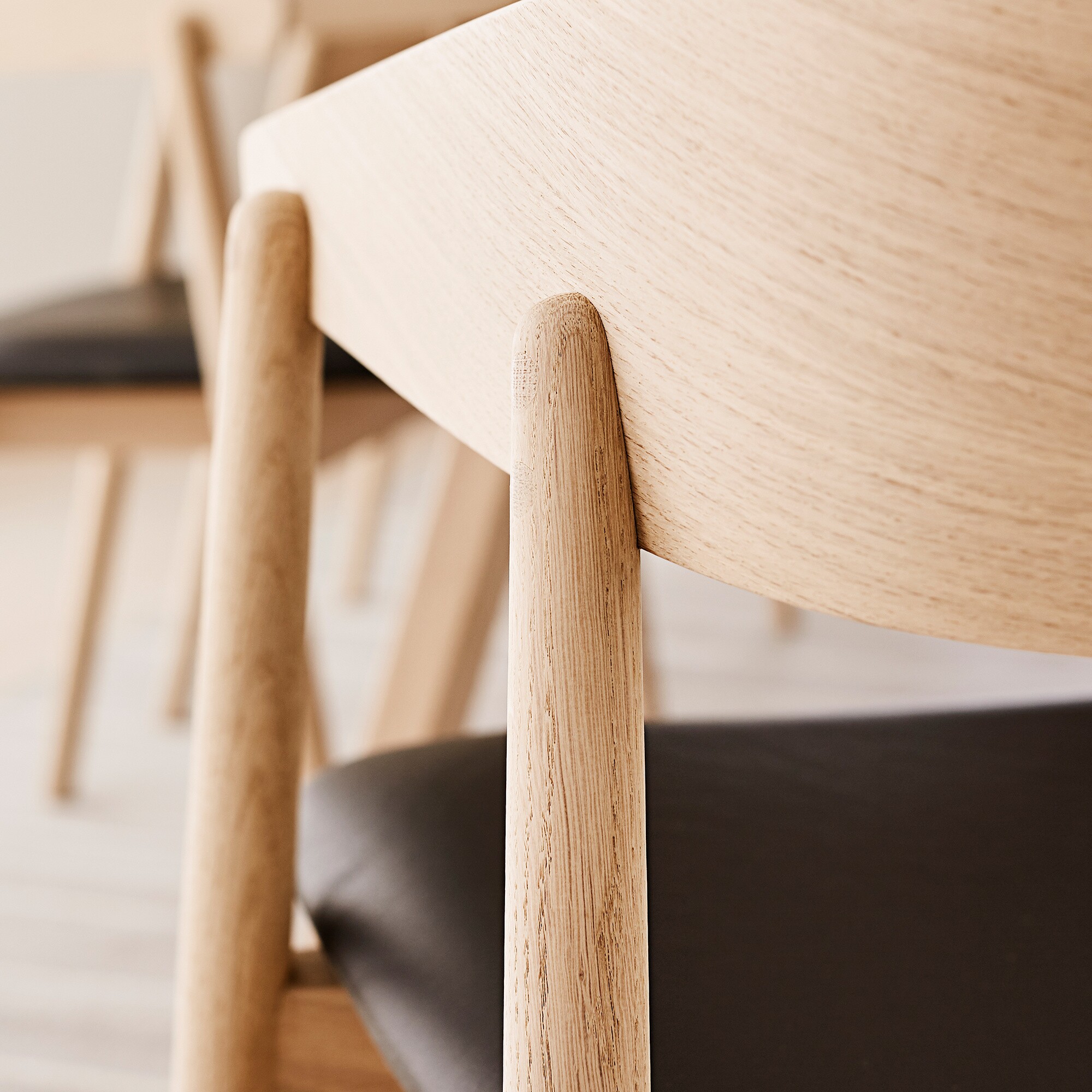 AC2 Arm Chair Leather