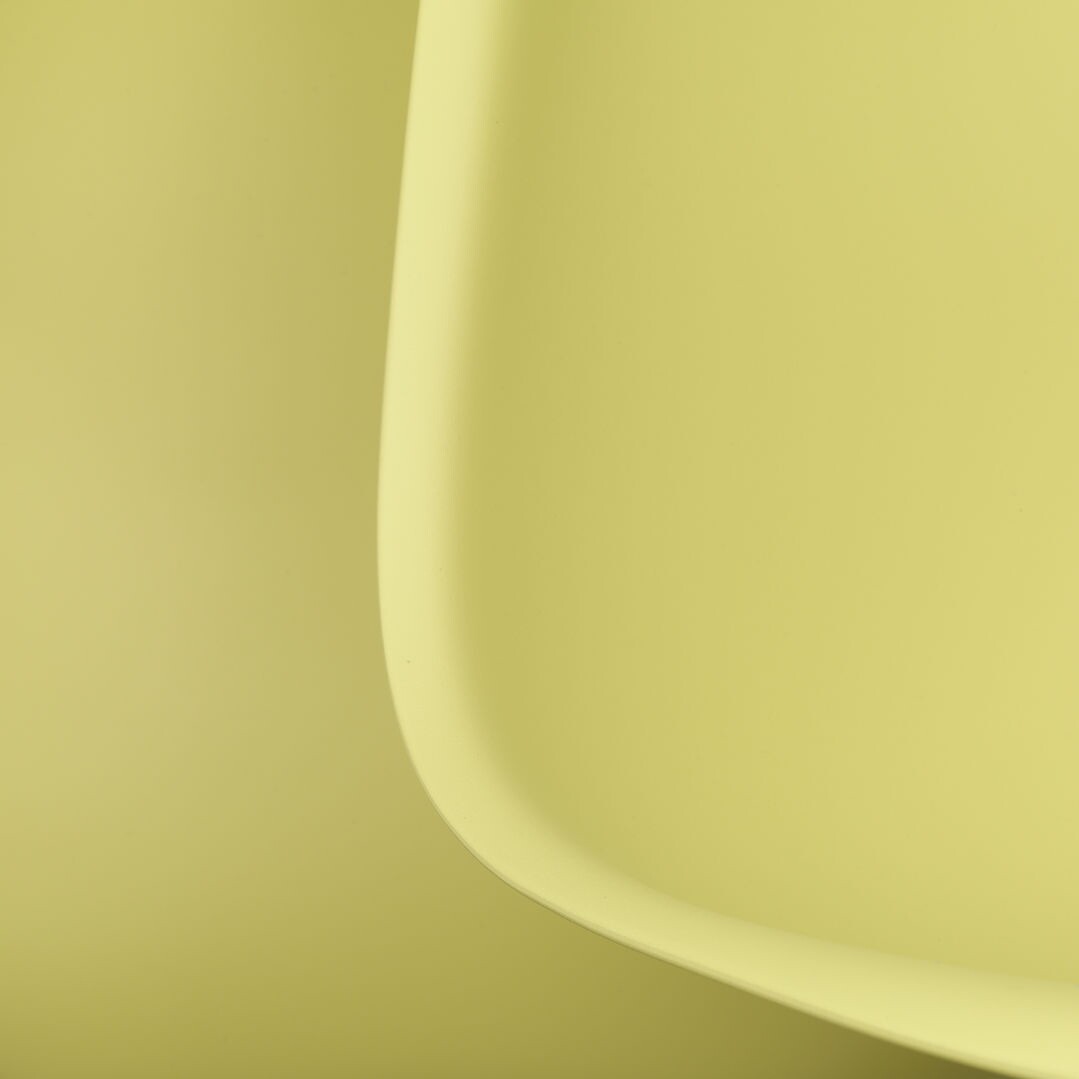 Eames Plastic Armchair DAW RE Black Maple Base