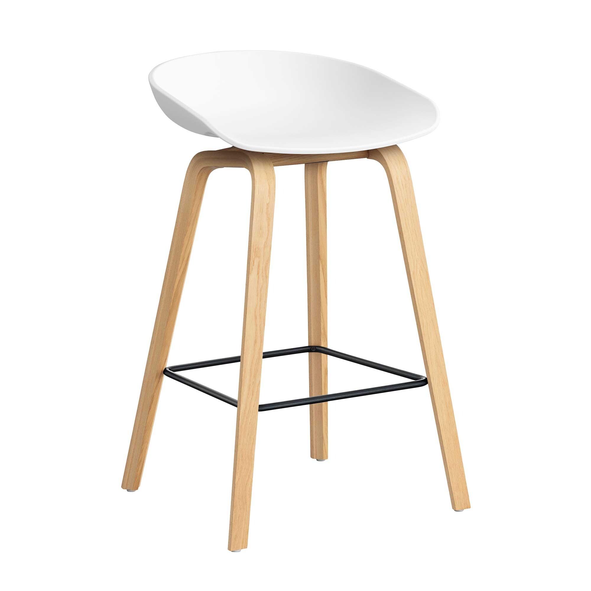 AAS 32 2.0 Bar Stool Low Lacquered Oak