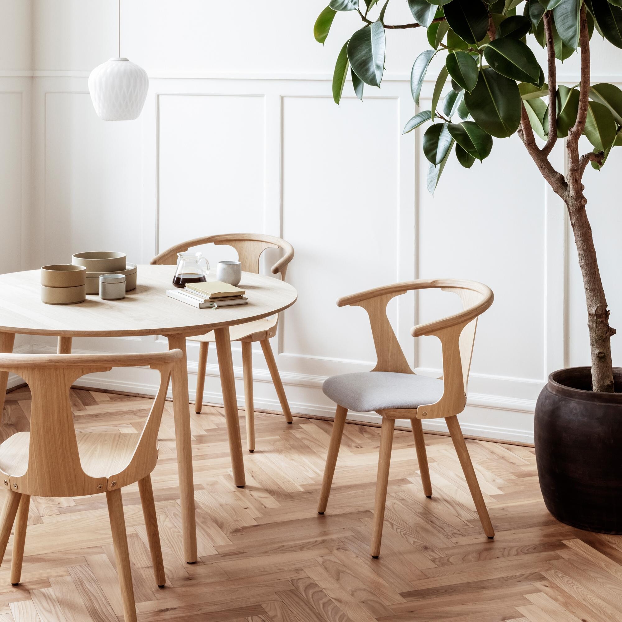 In Between SK4 Dining Table