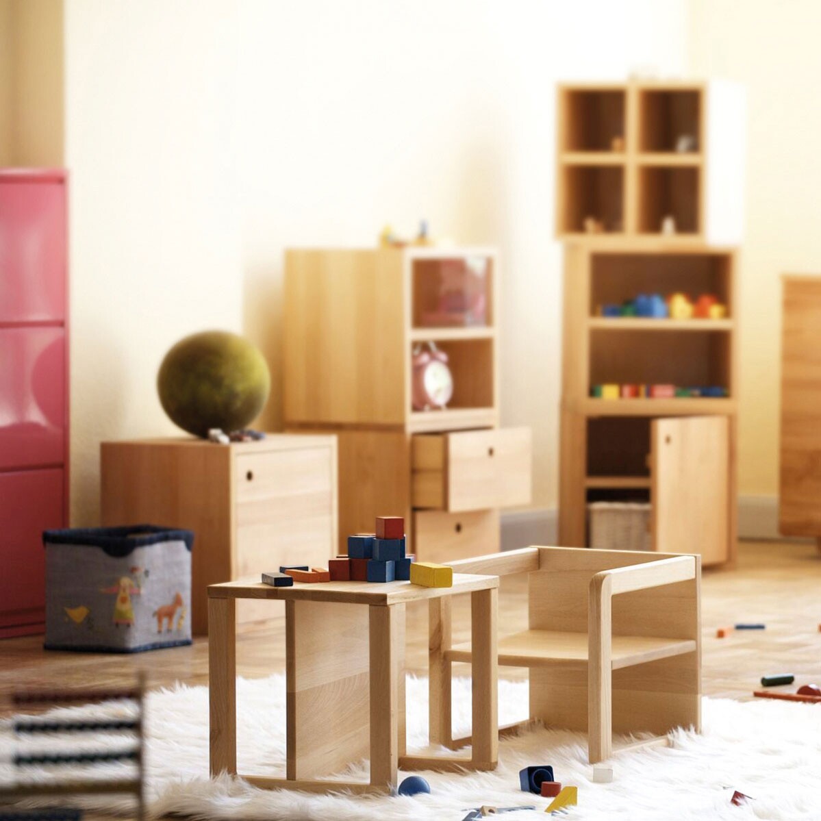 Hugo Kid's Table / Kid's Armchair