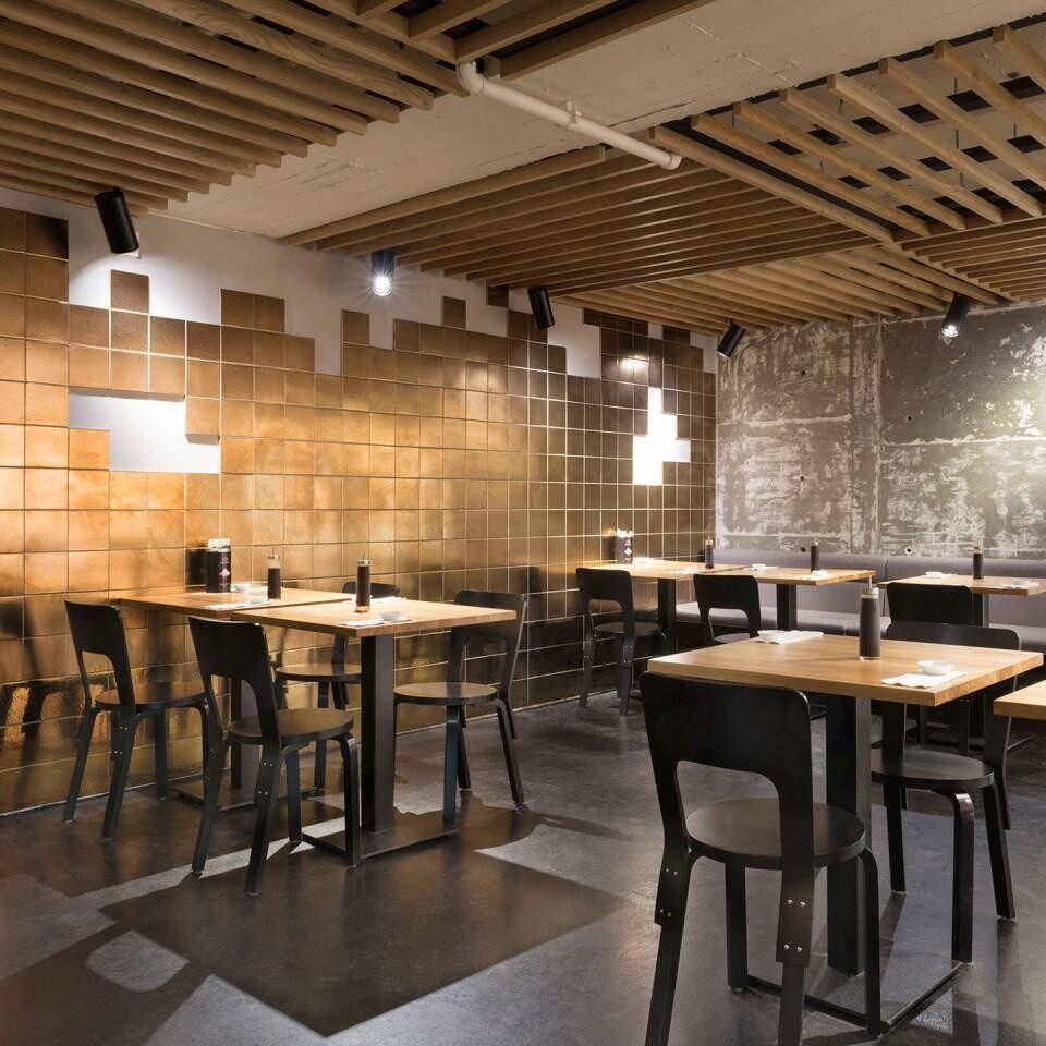 66 Chair Lacquered Base