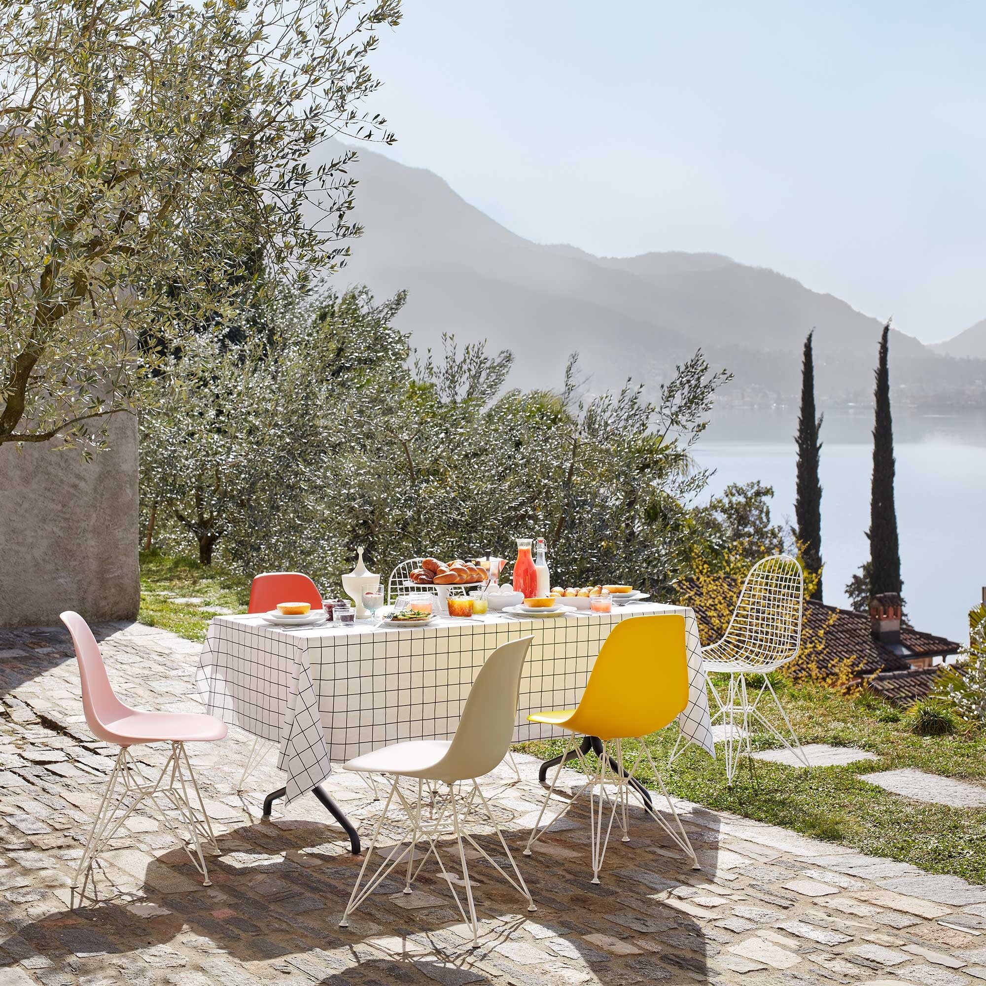 Eames Plastic Side Chair DSR White Base