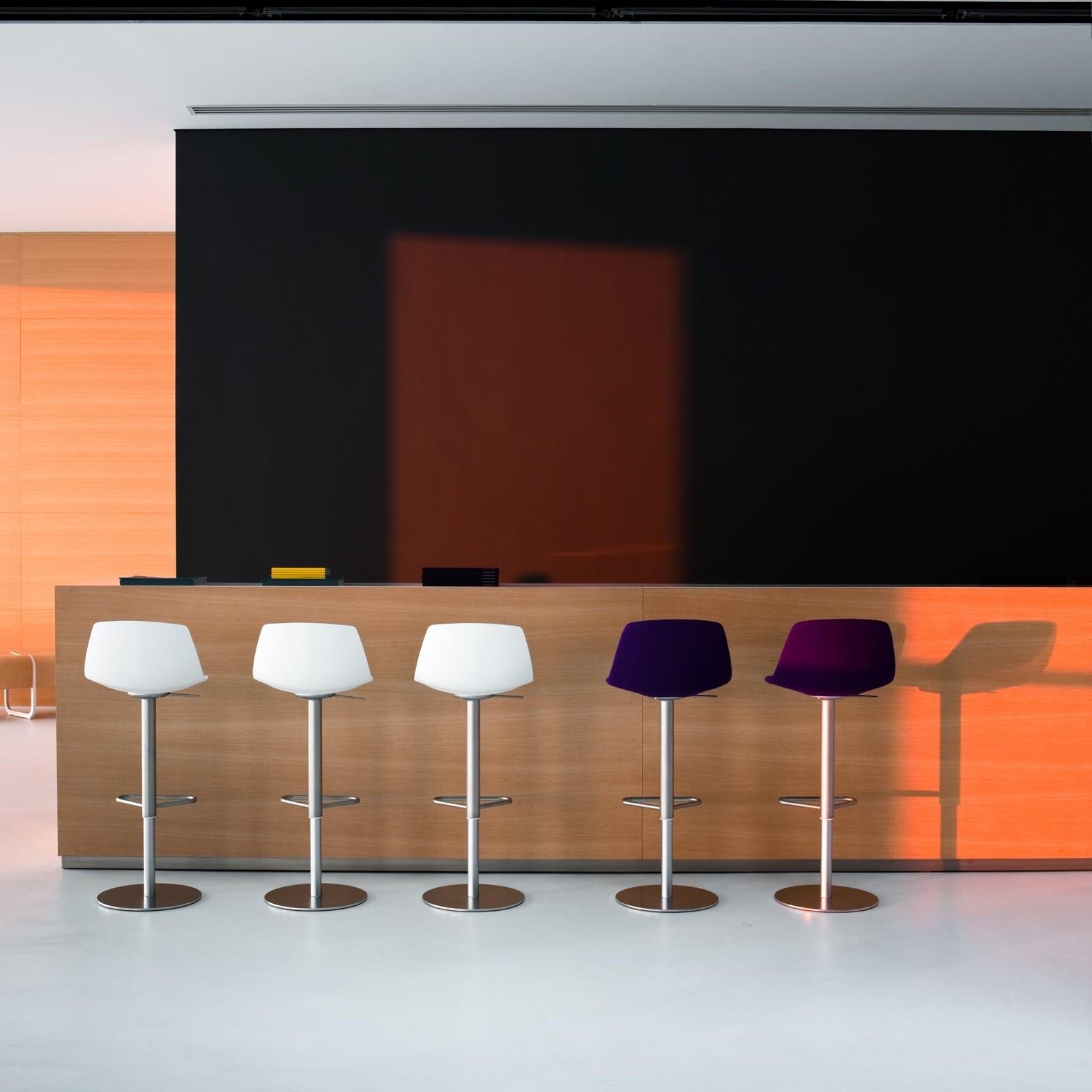 Miunn S104T Bar Stool Frame Round 75-100cm