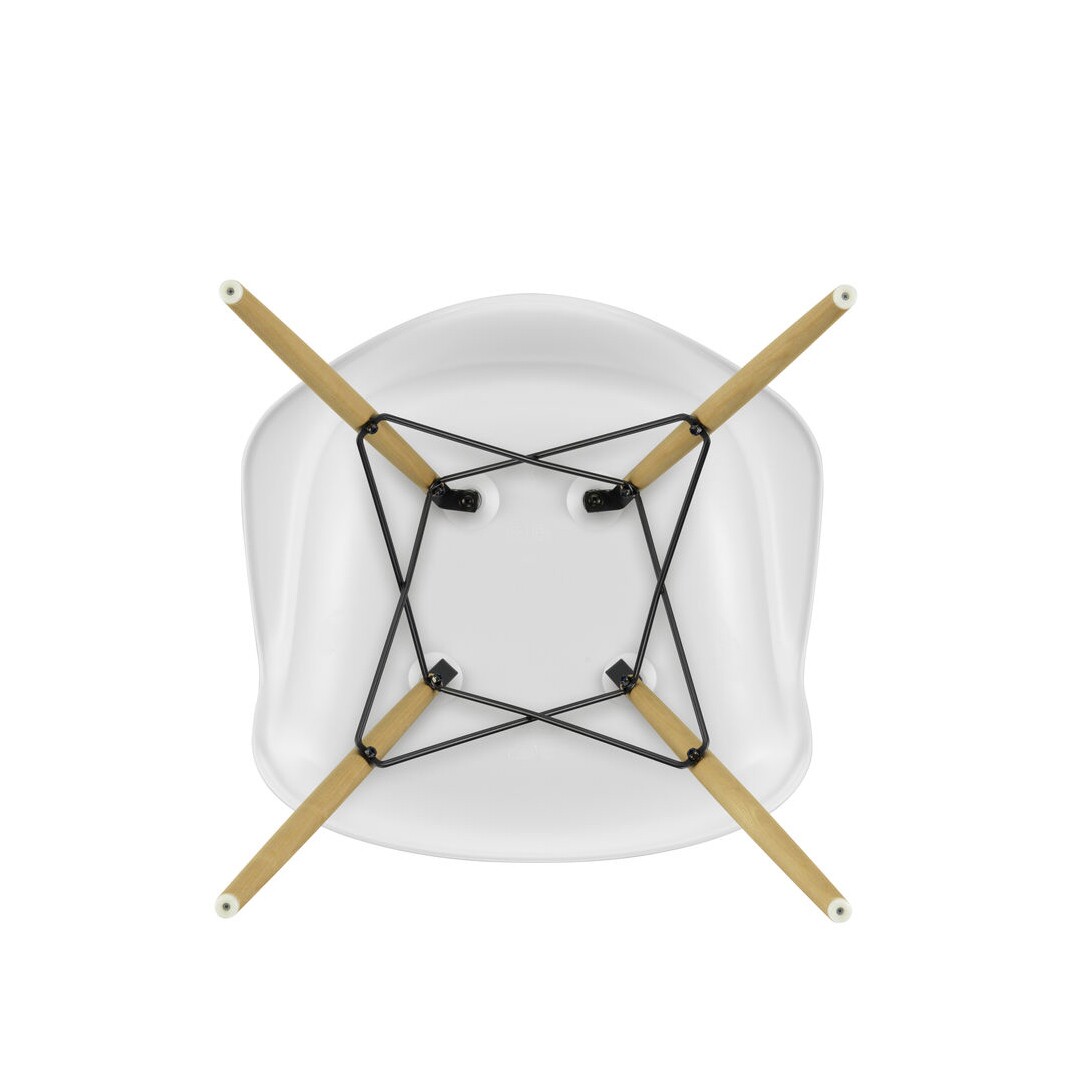 Eames Plastic Armchair DAW RE Ash Base