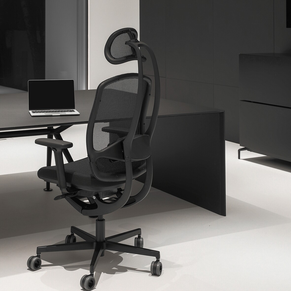 Limited Black Edition AluMedic Office Chair
