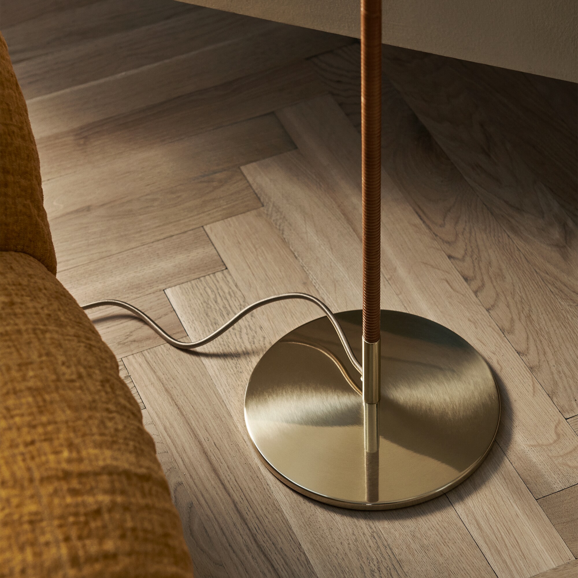 9602 Floor Lamp