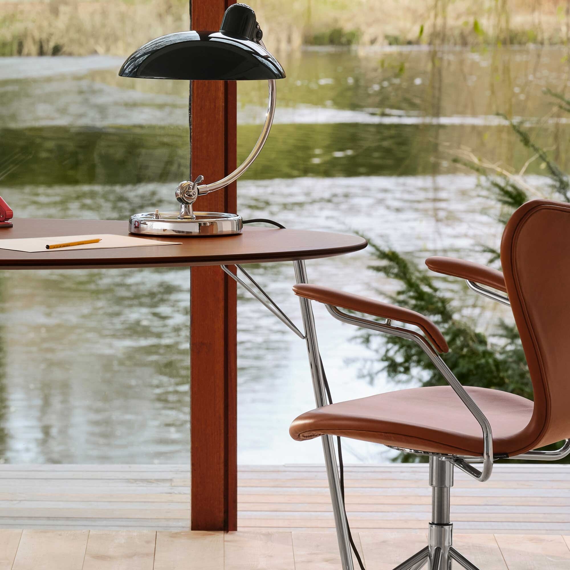 Egg Table 115x84x74cm