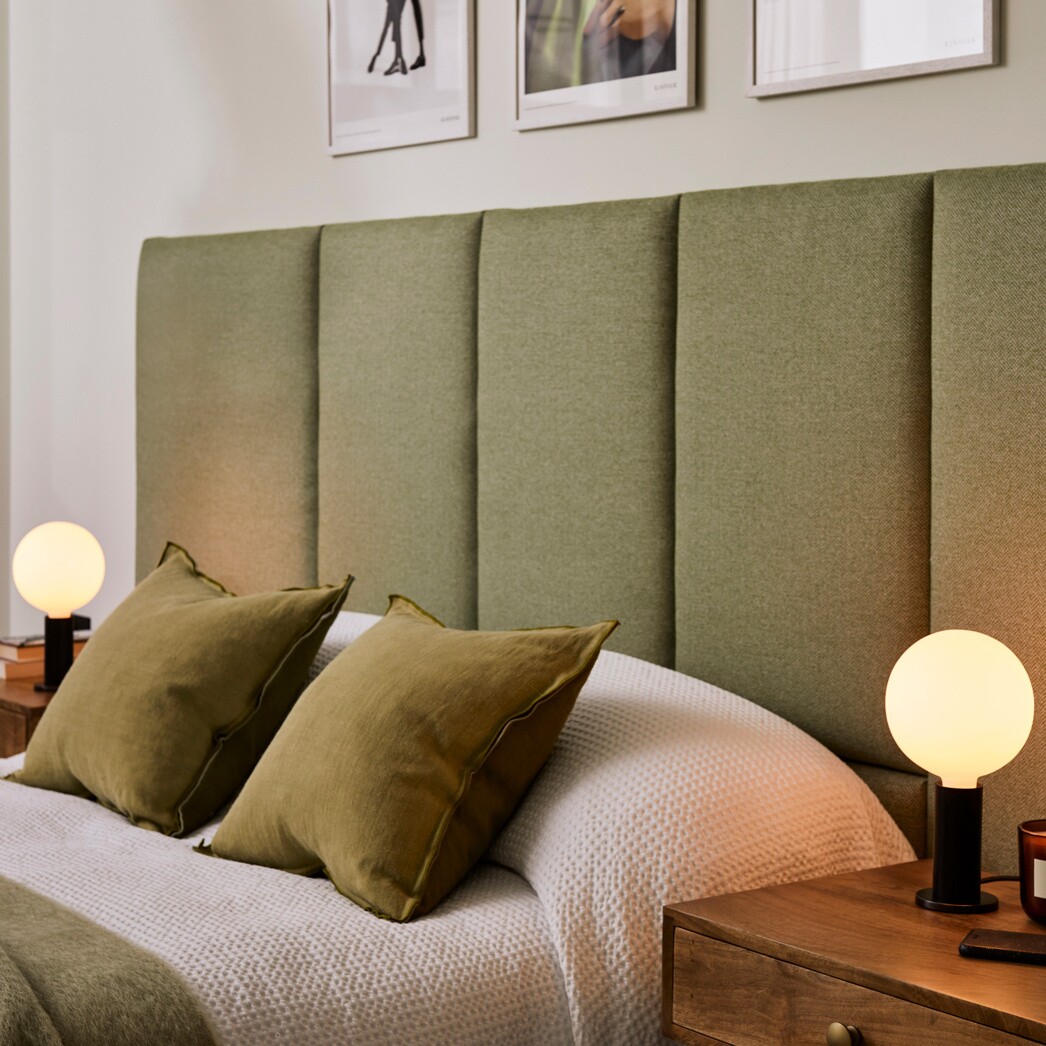 Blackened Oak Knuckle Table Lamp With Sphere IV Dim To Warm