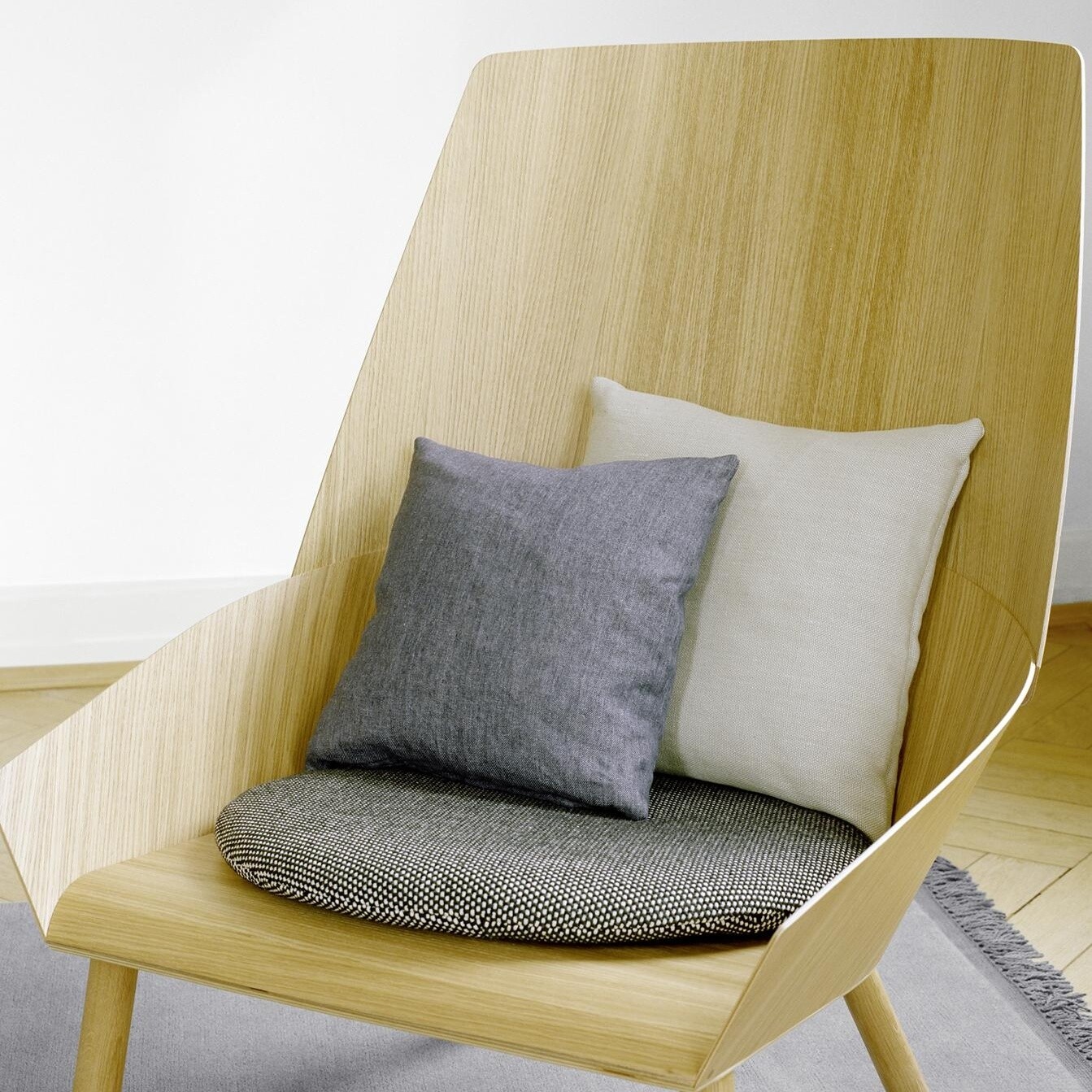 e15 EC03  Eugene Lounge Chair