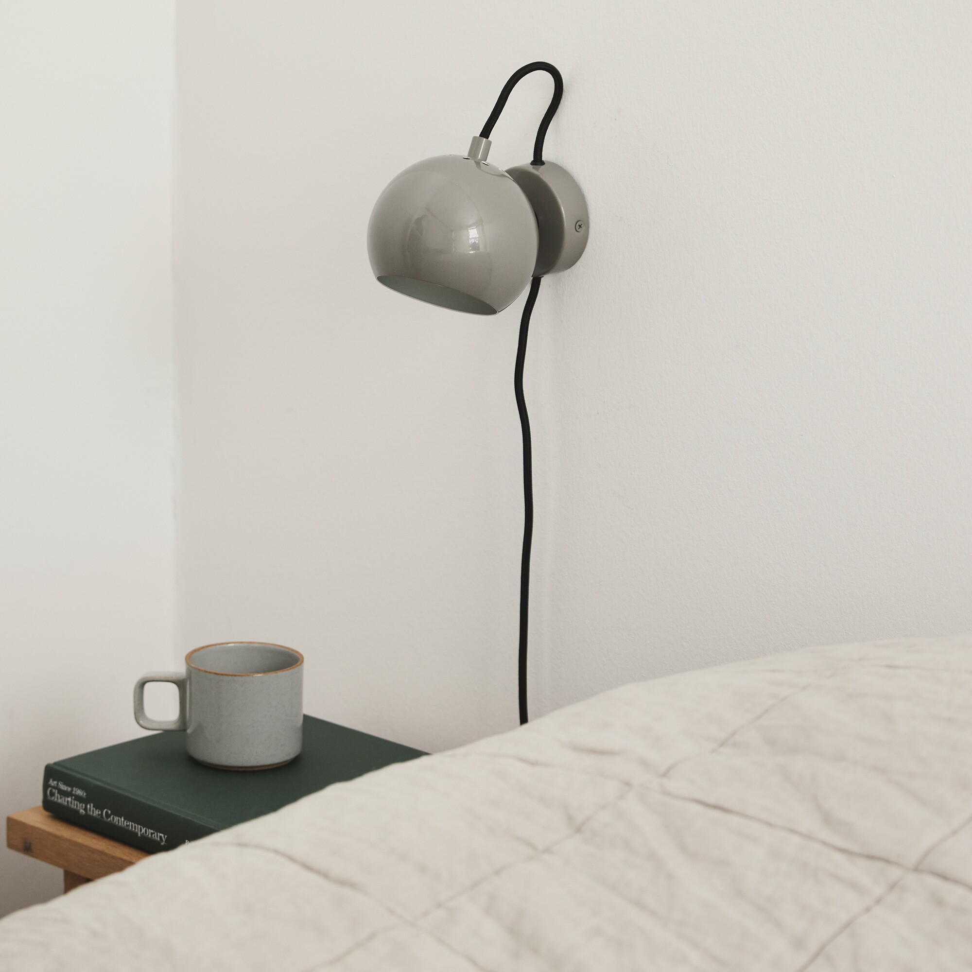 Ball Magnet Wall Lamp Glossy