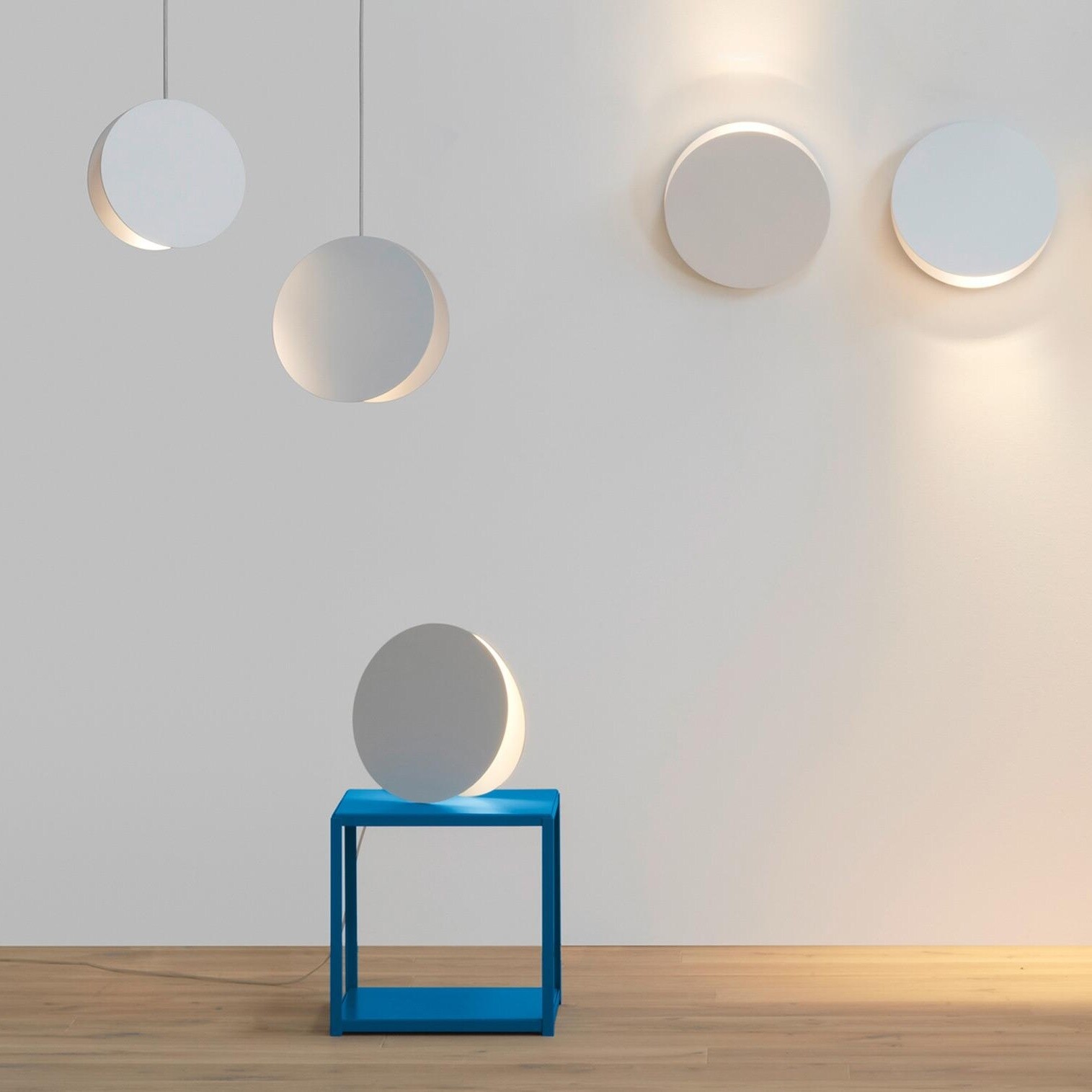 e15 LT05 North Wall Lamp