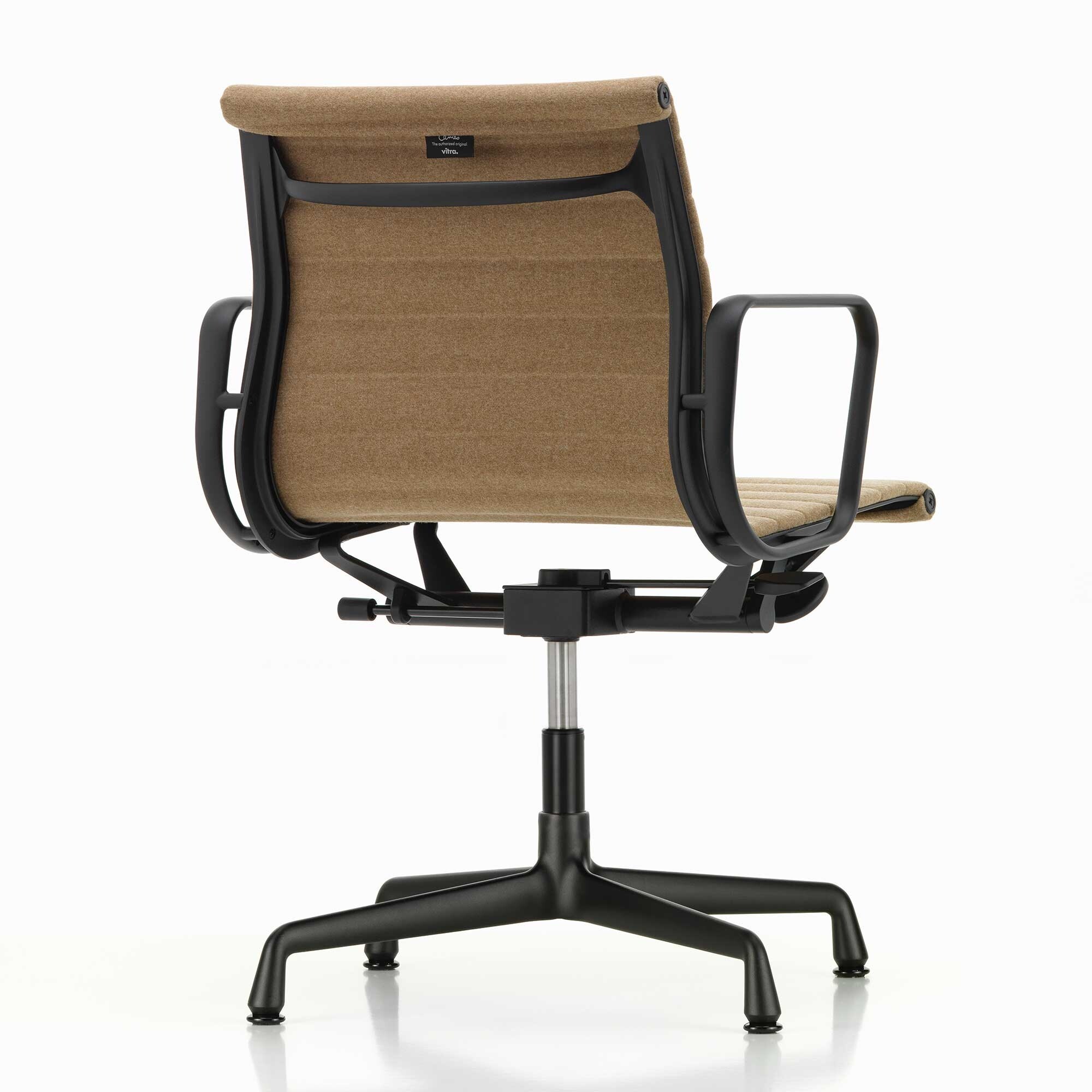 EA 132 Aluminium Chair