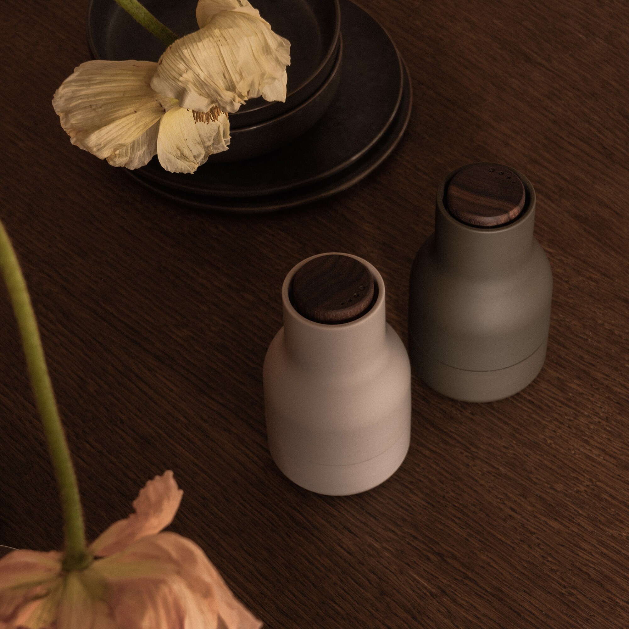 Bottle Grinder Small Set of 2 Walnut Lid