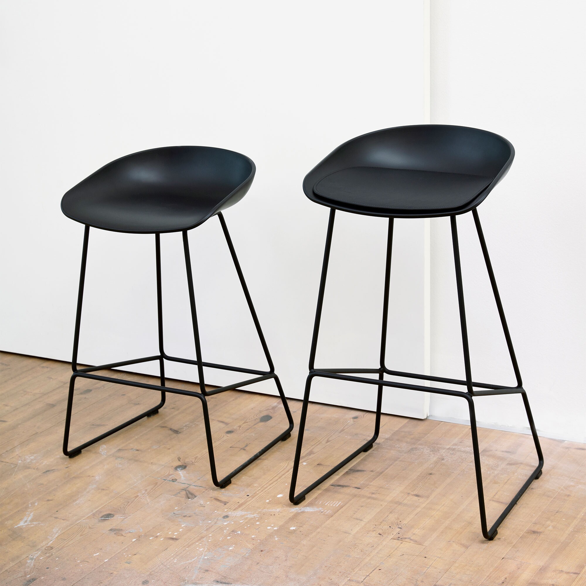 About a Stool AAS 38 2.0 Bar Stool High Black Base