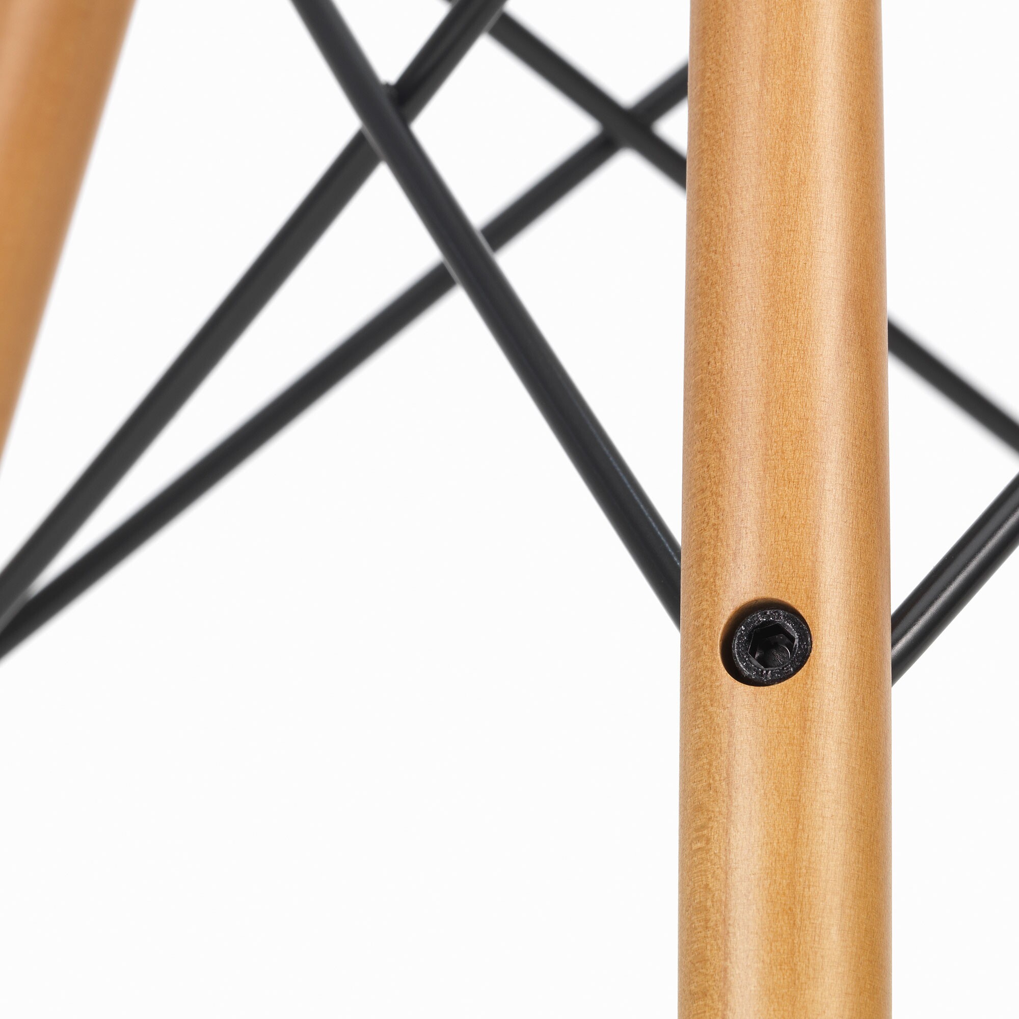 Eames Plastic Armchair DAW RE Black Maple Base