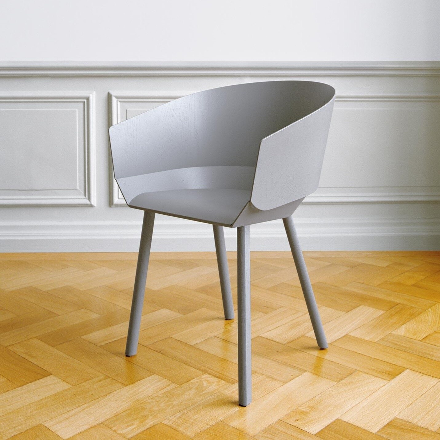 e15 CH04 Houdini Armchair