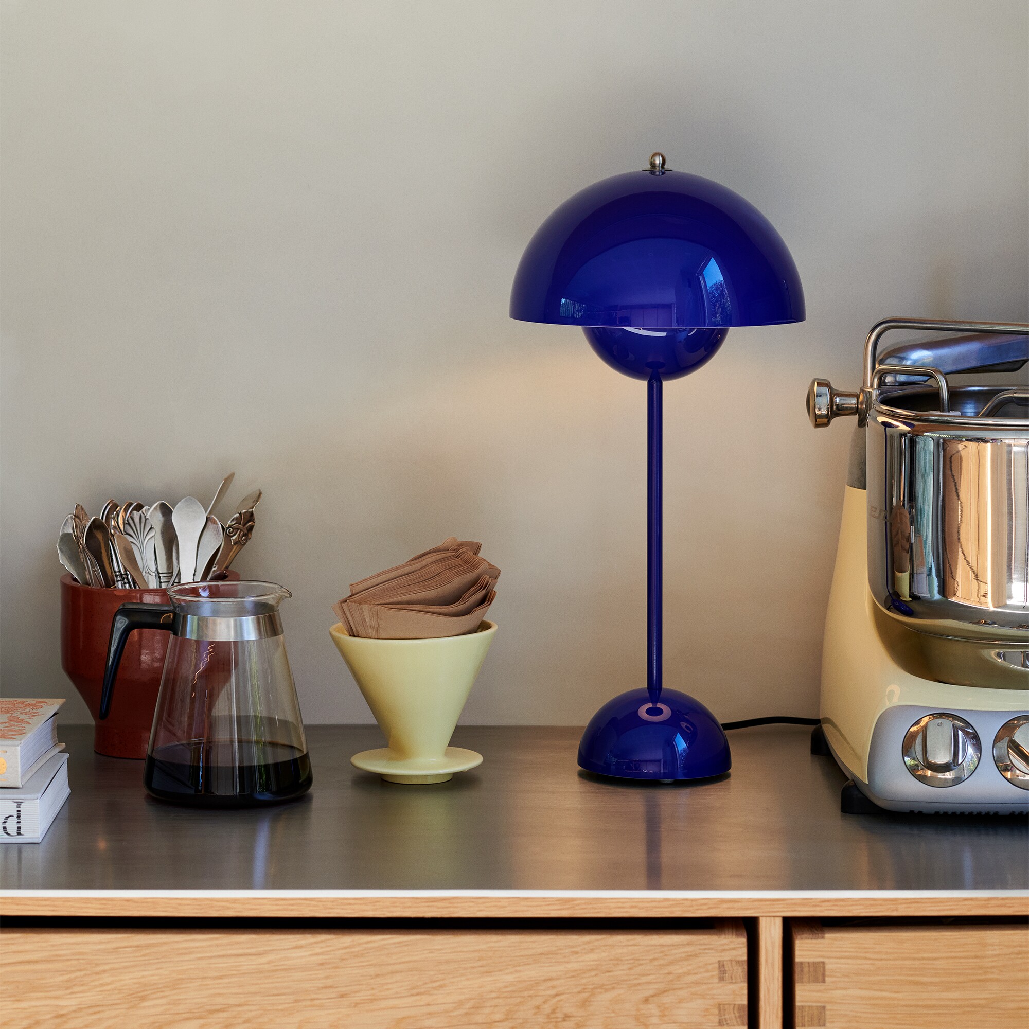 Flowerpot VP3 Table Lamp