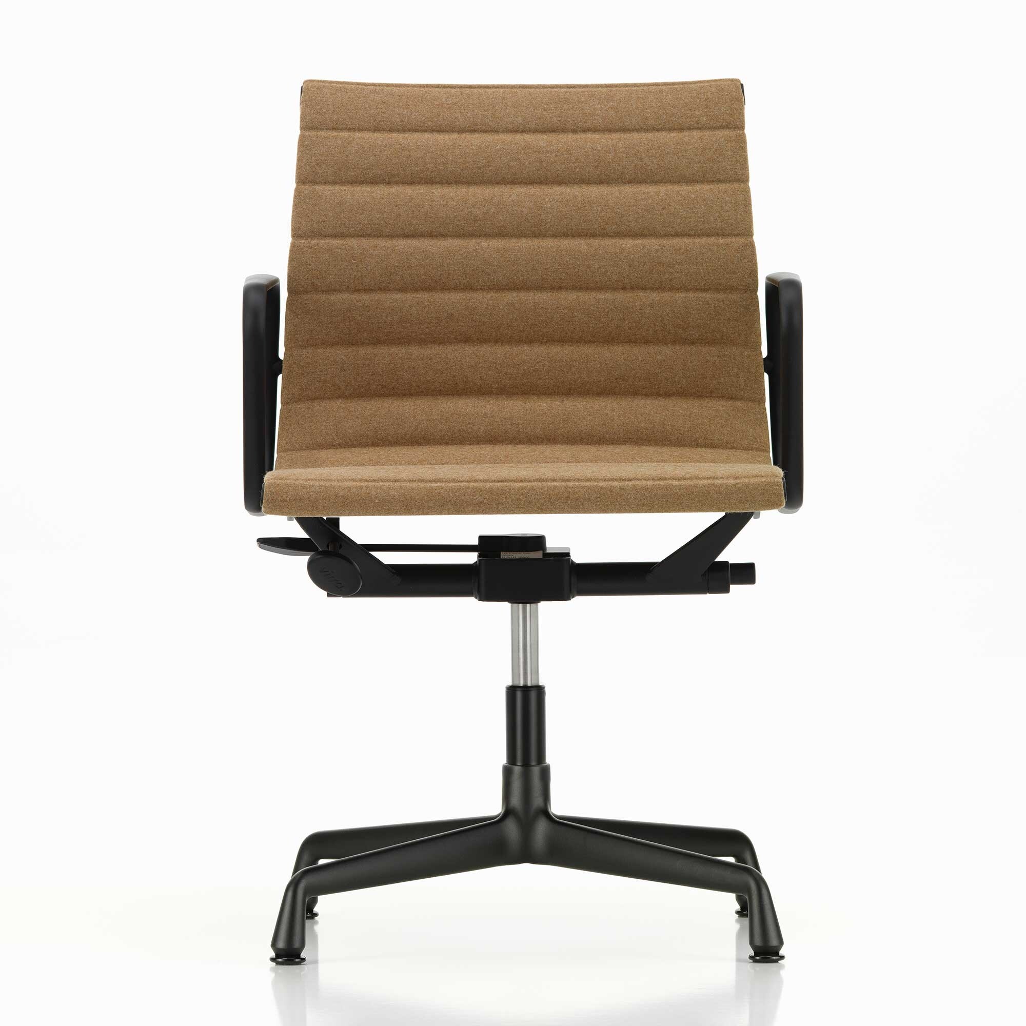 EA 132 Aluminium Chair
