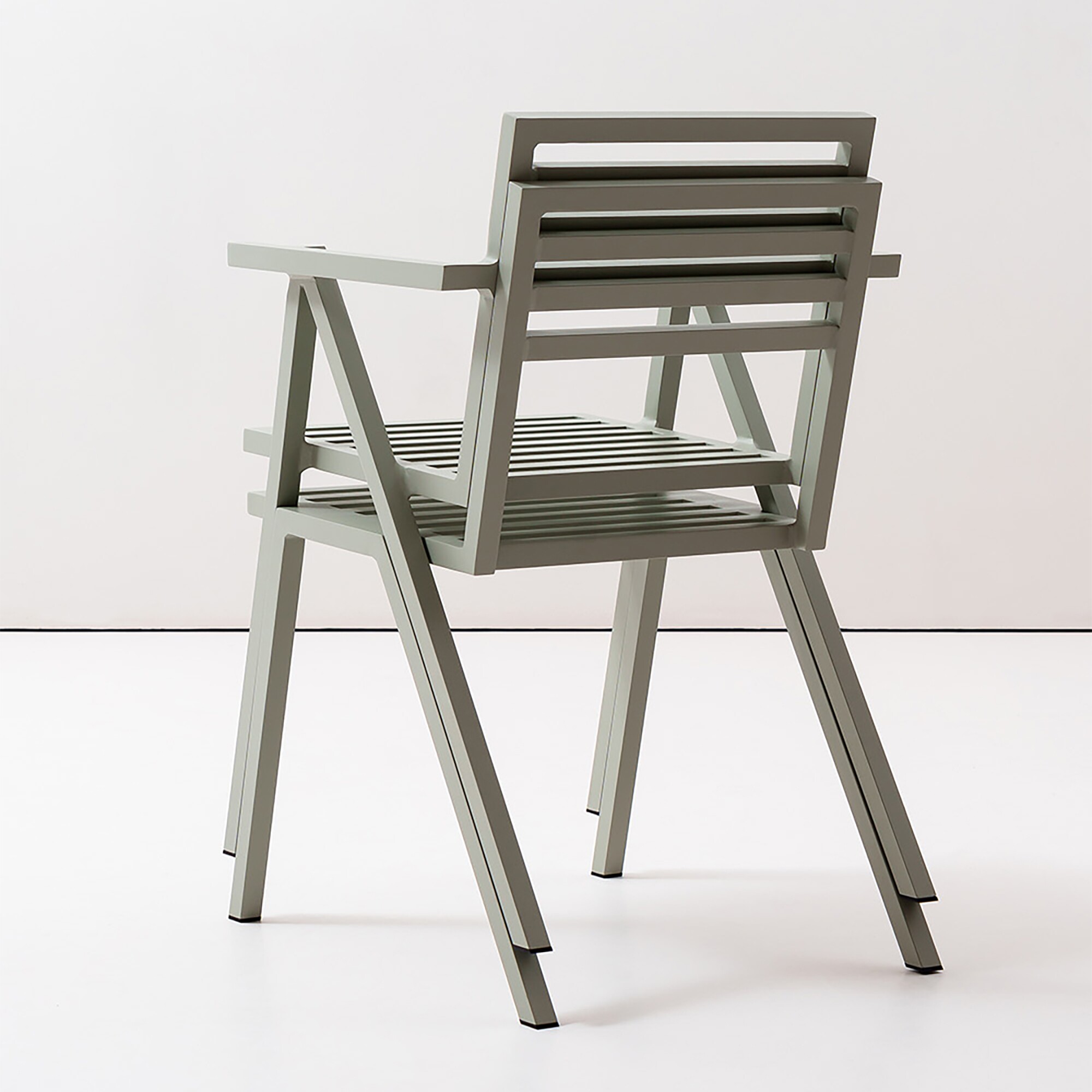 19 Outdoors Stacking Armchair