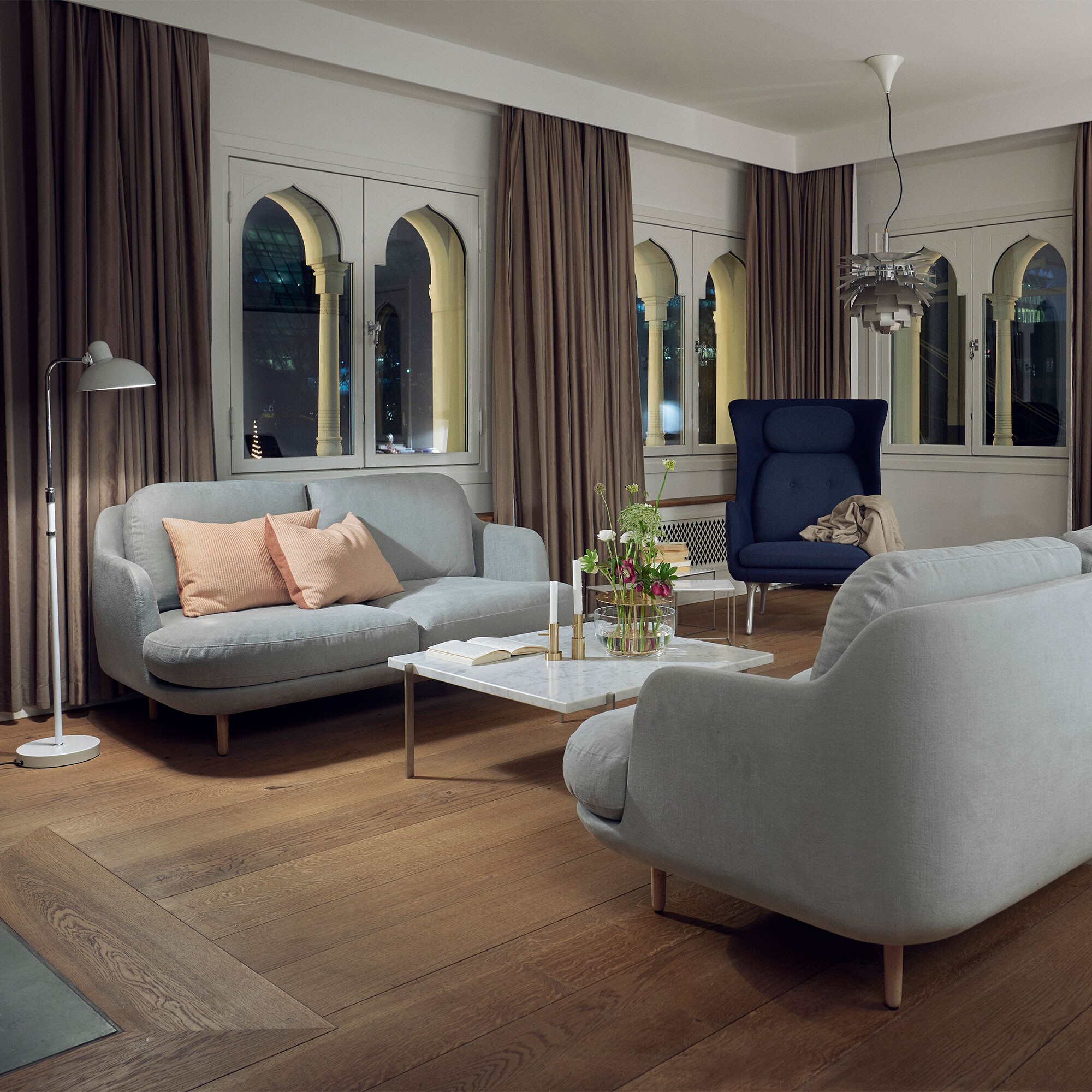 Lune™ JH200 2-Seater Sofa Oak Feet