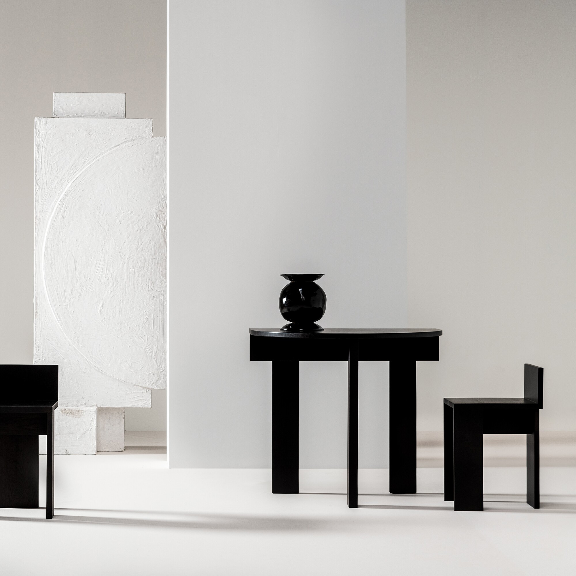 Jeanne Table Half Round