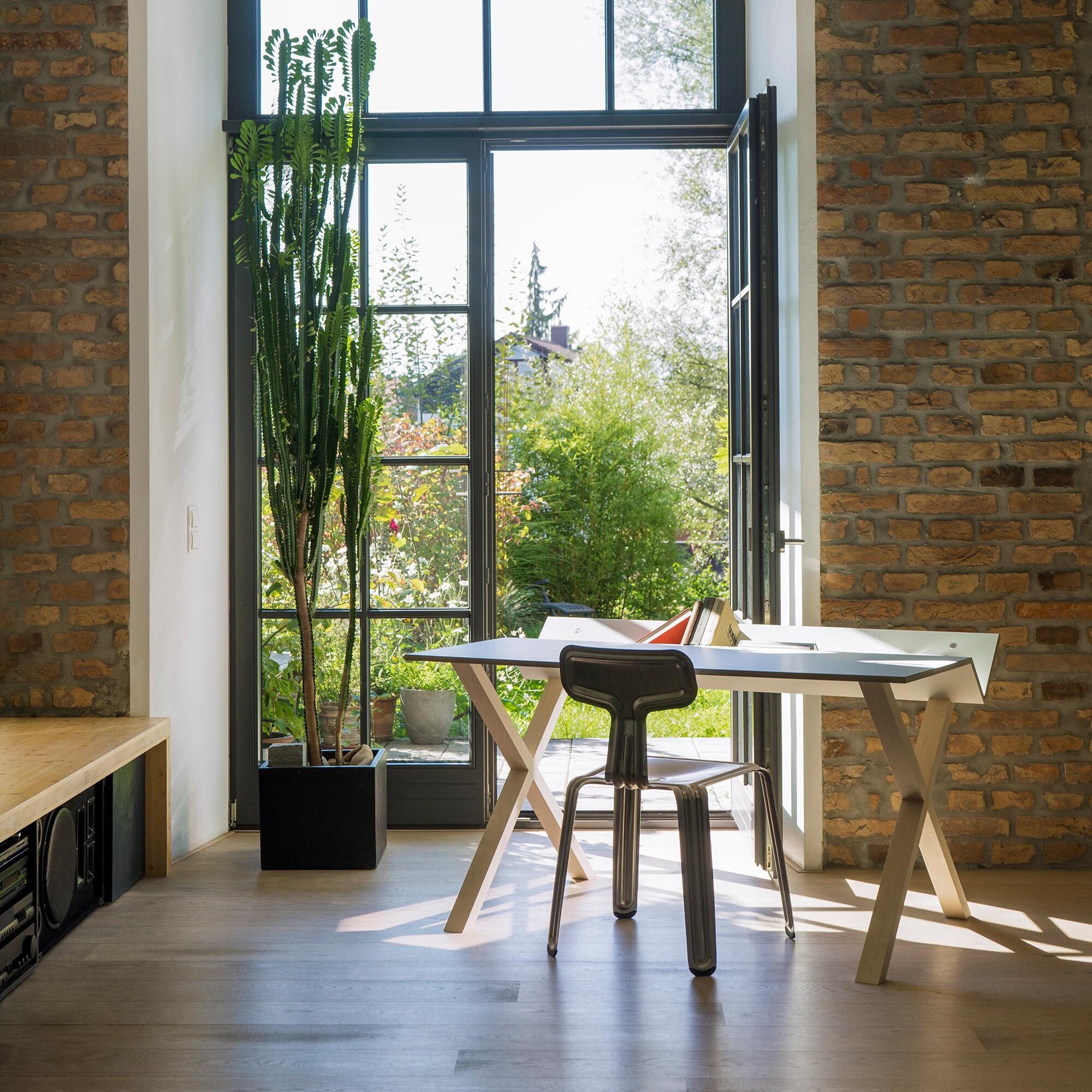 Moormann Kant Desk/Home Desk