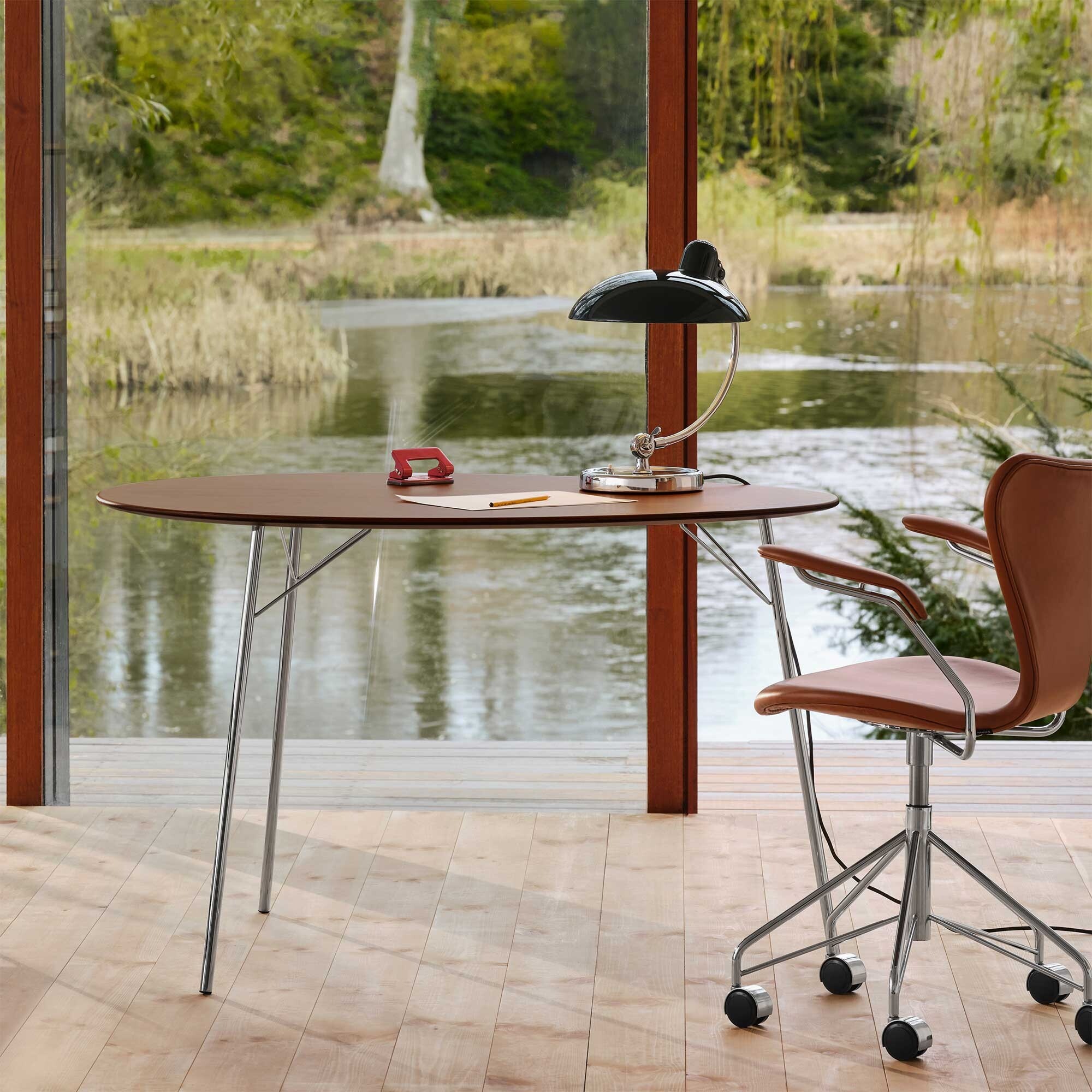 Egg Table 115x84x74cm