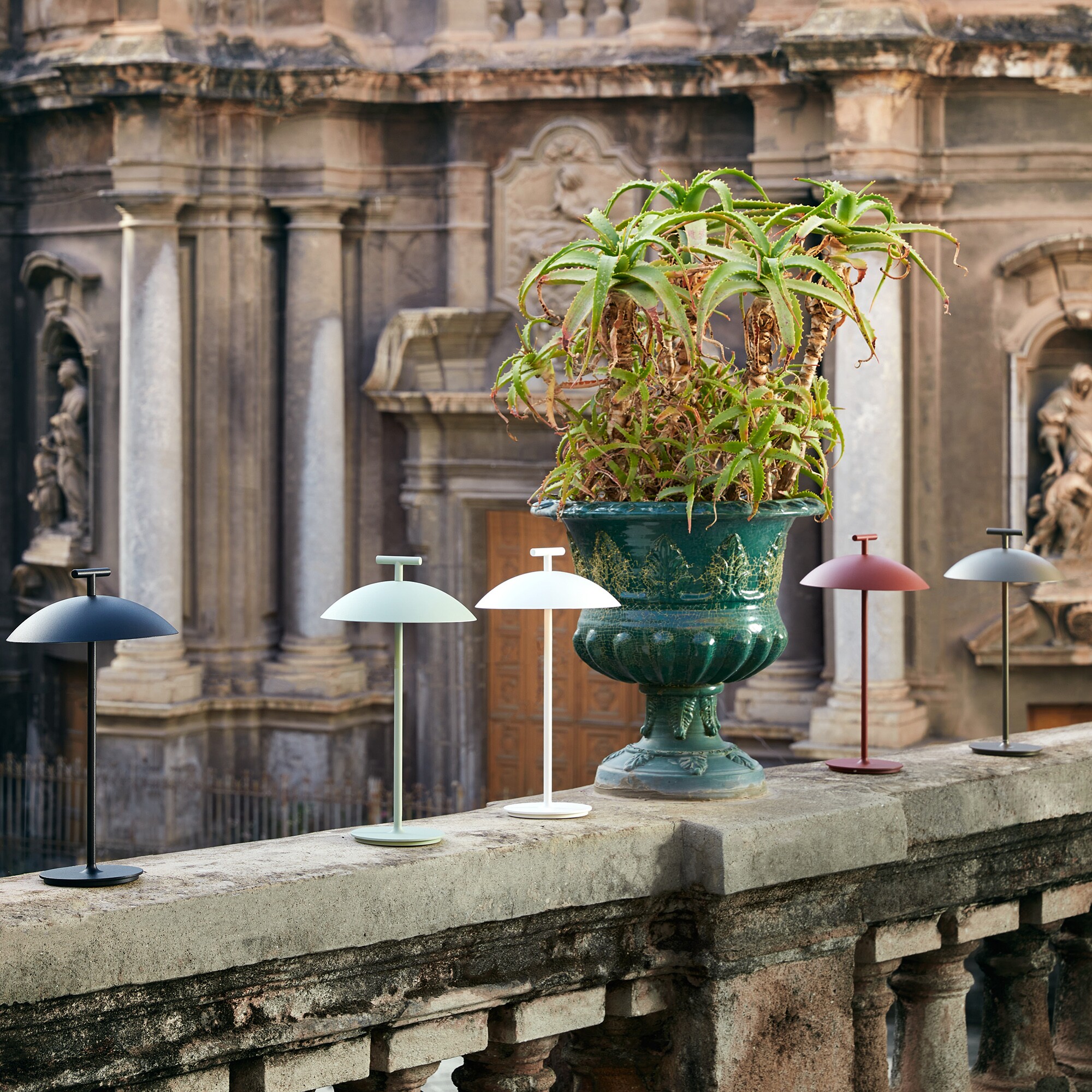 Mini Geen-A LED Outdoor Table Lamp with Battery