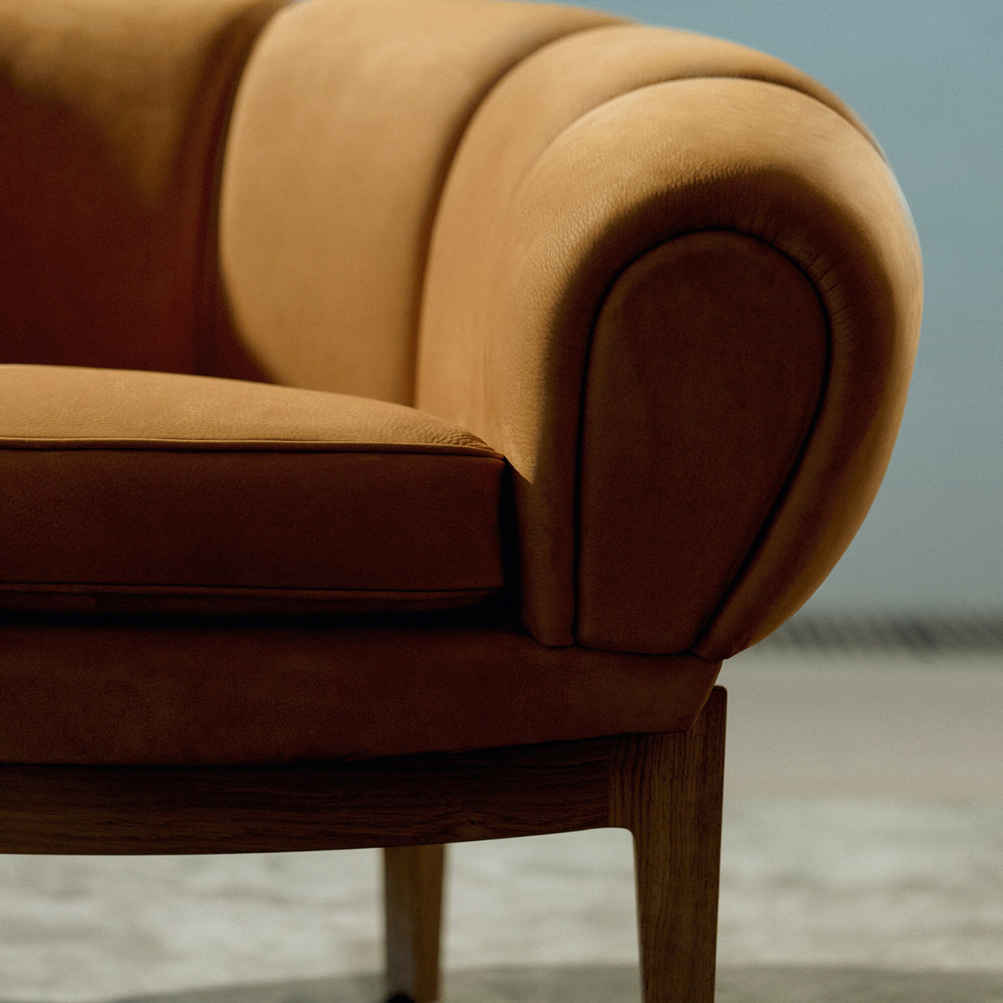 Croissant Lounge Chair Leather