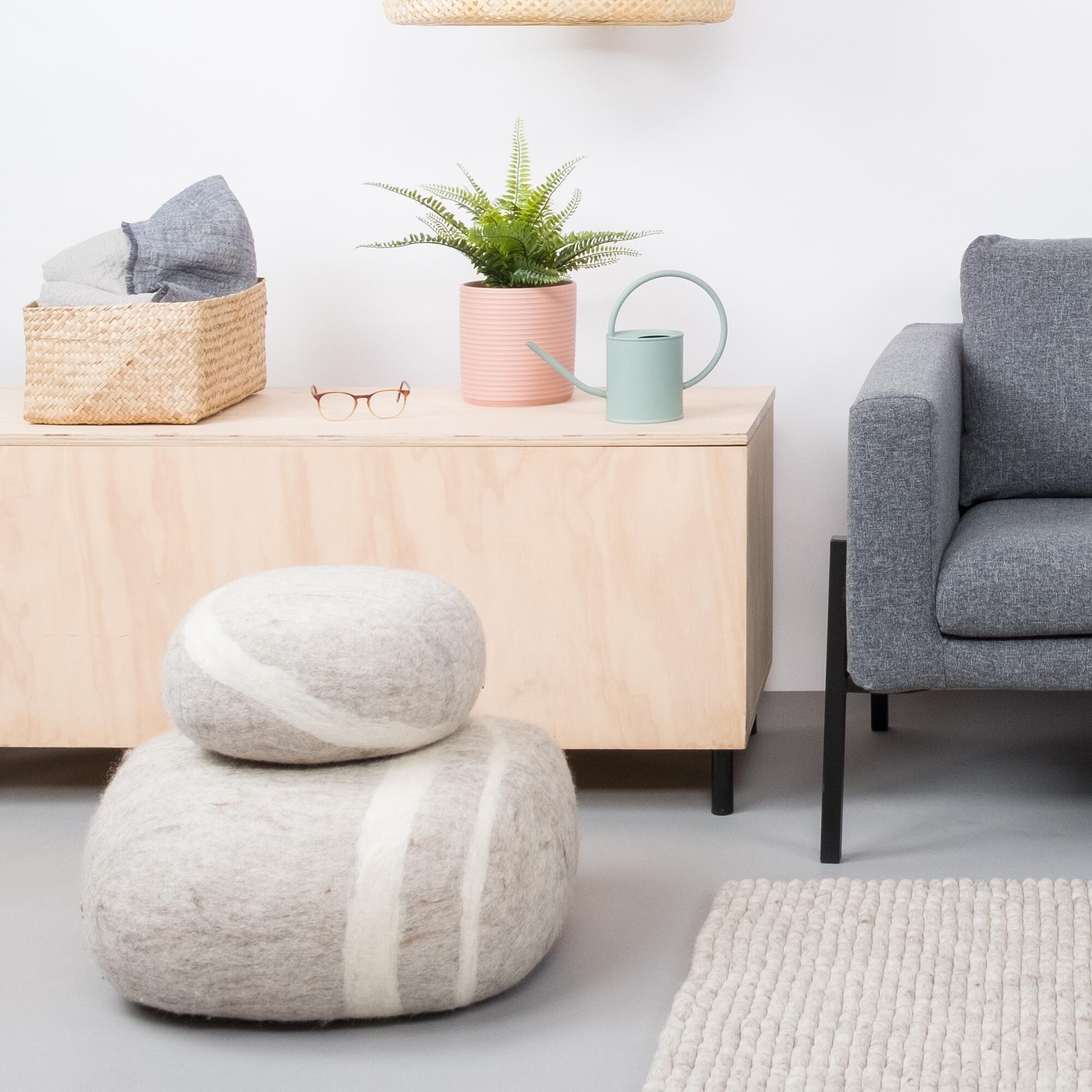 Béla Pebble Pouf