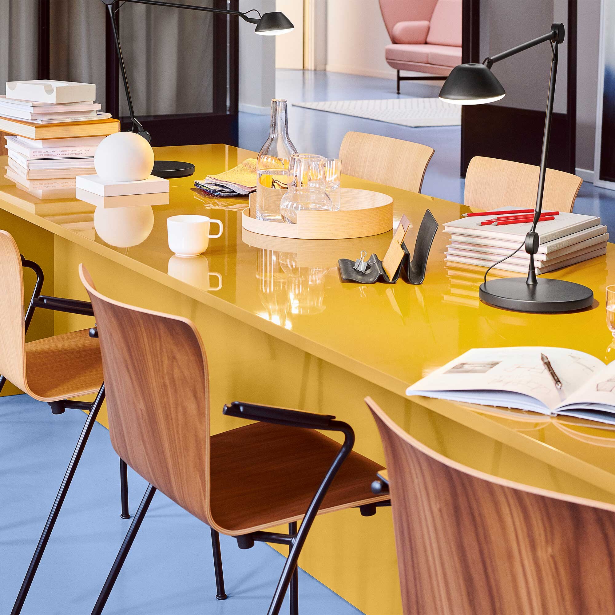 AQ01™ LED Table Lamp