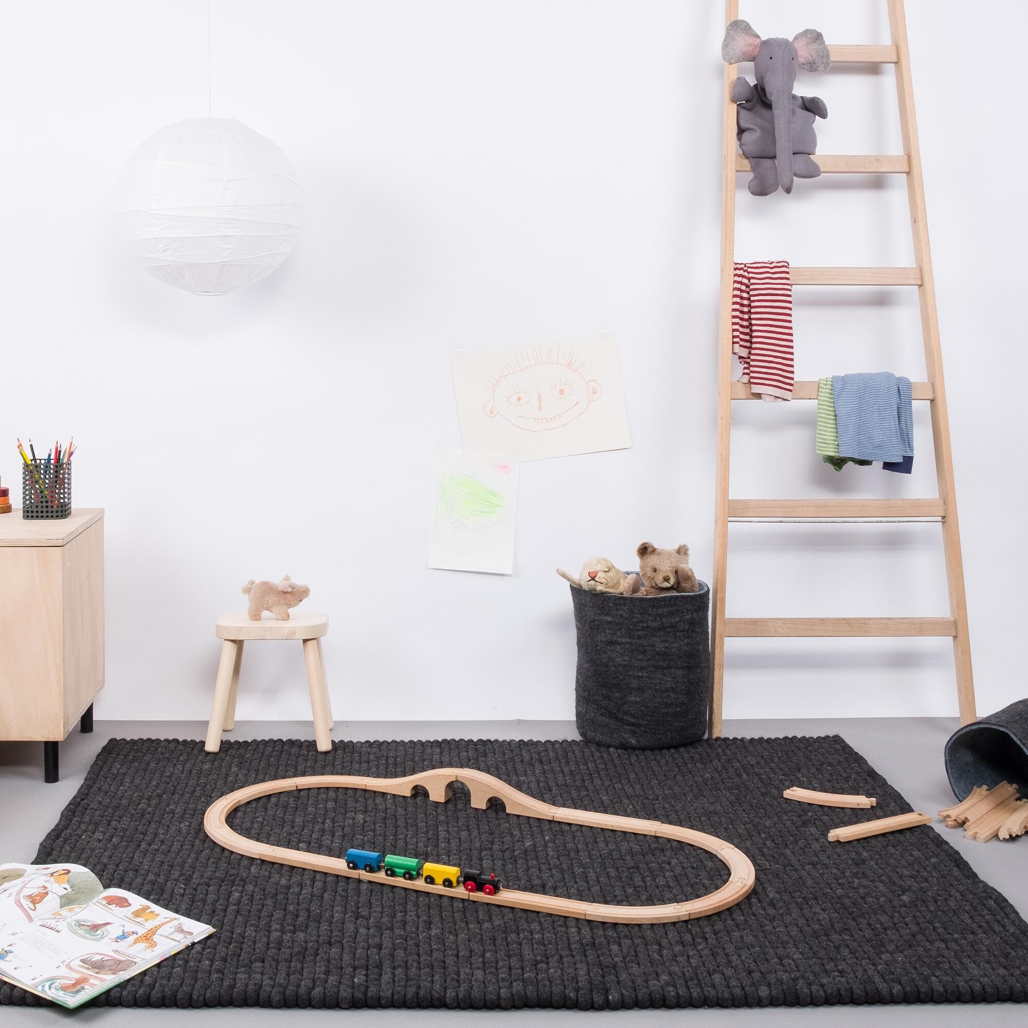 Hugo Felt Ball Rug rectangular