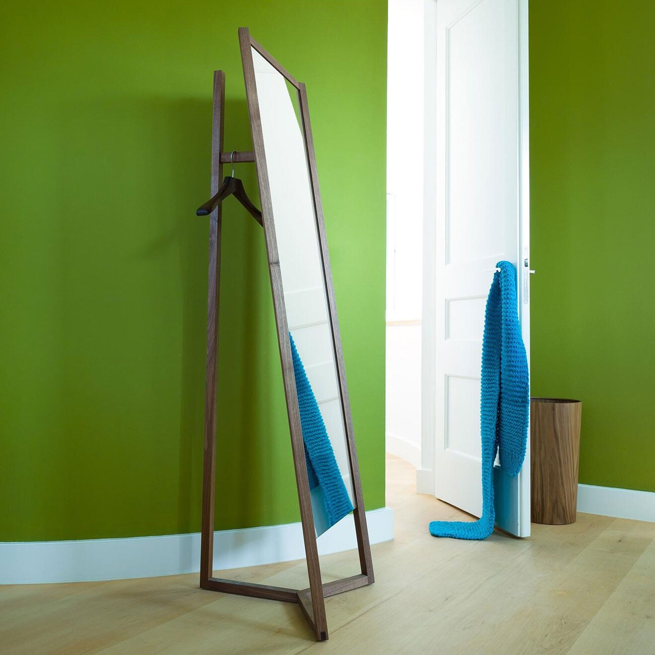 Club Clothes Hanger With Mirror