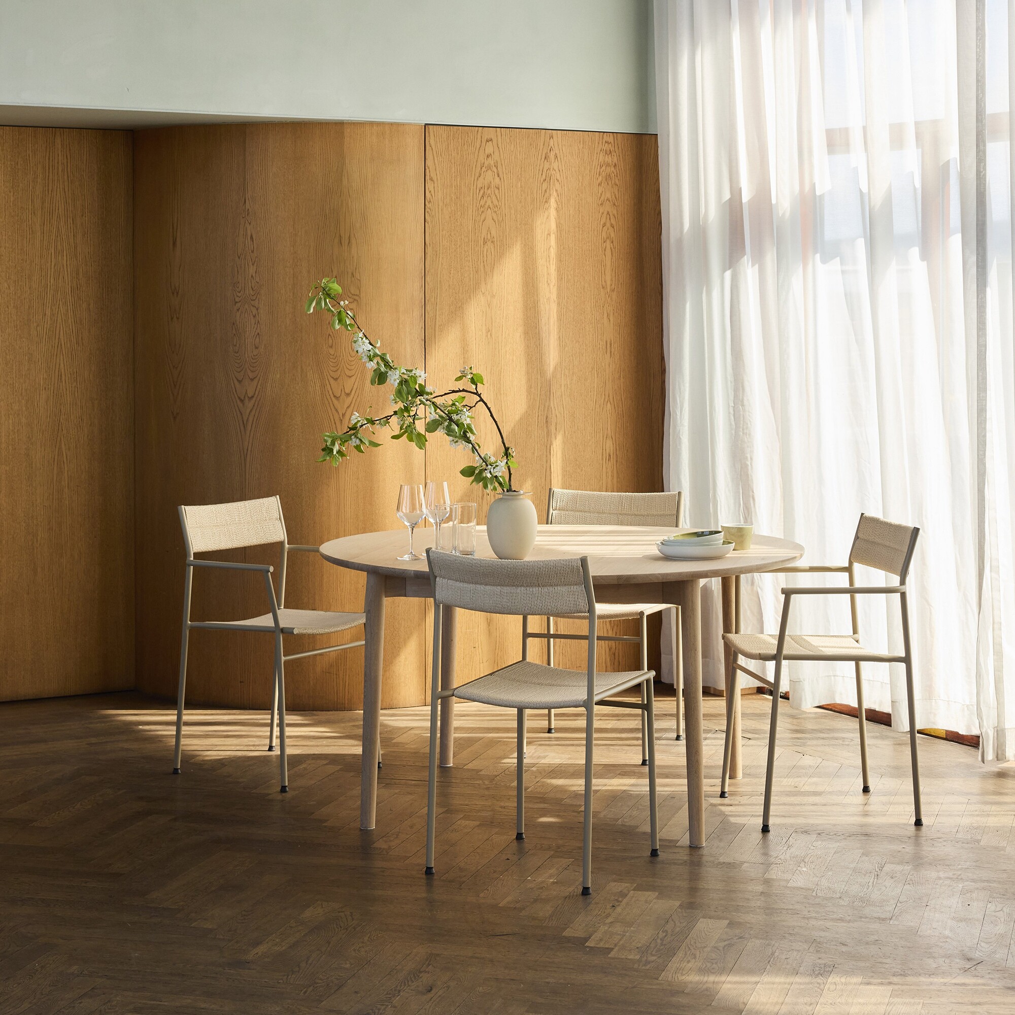 Expand Dining Table Ø140cm Extendable