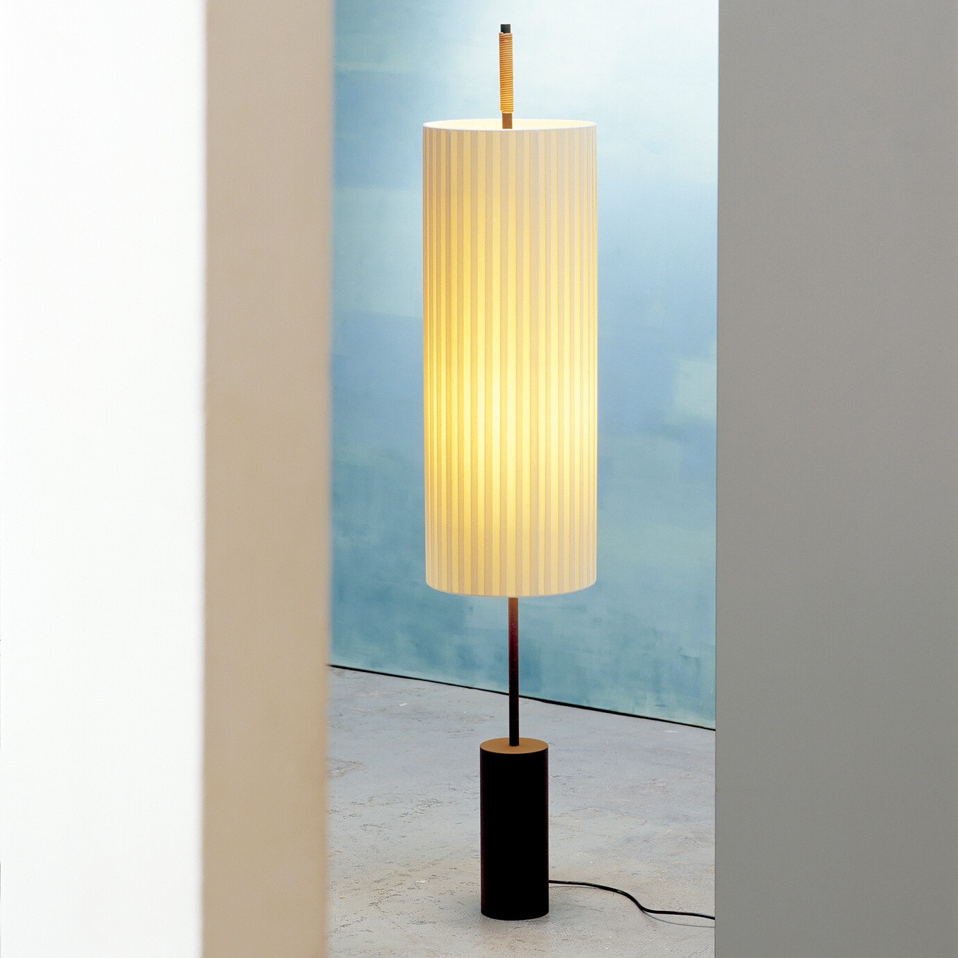Dórica Floor Lamp