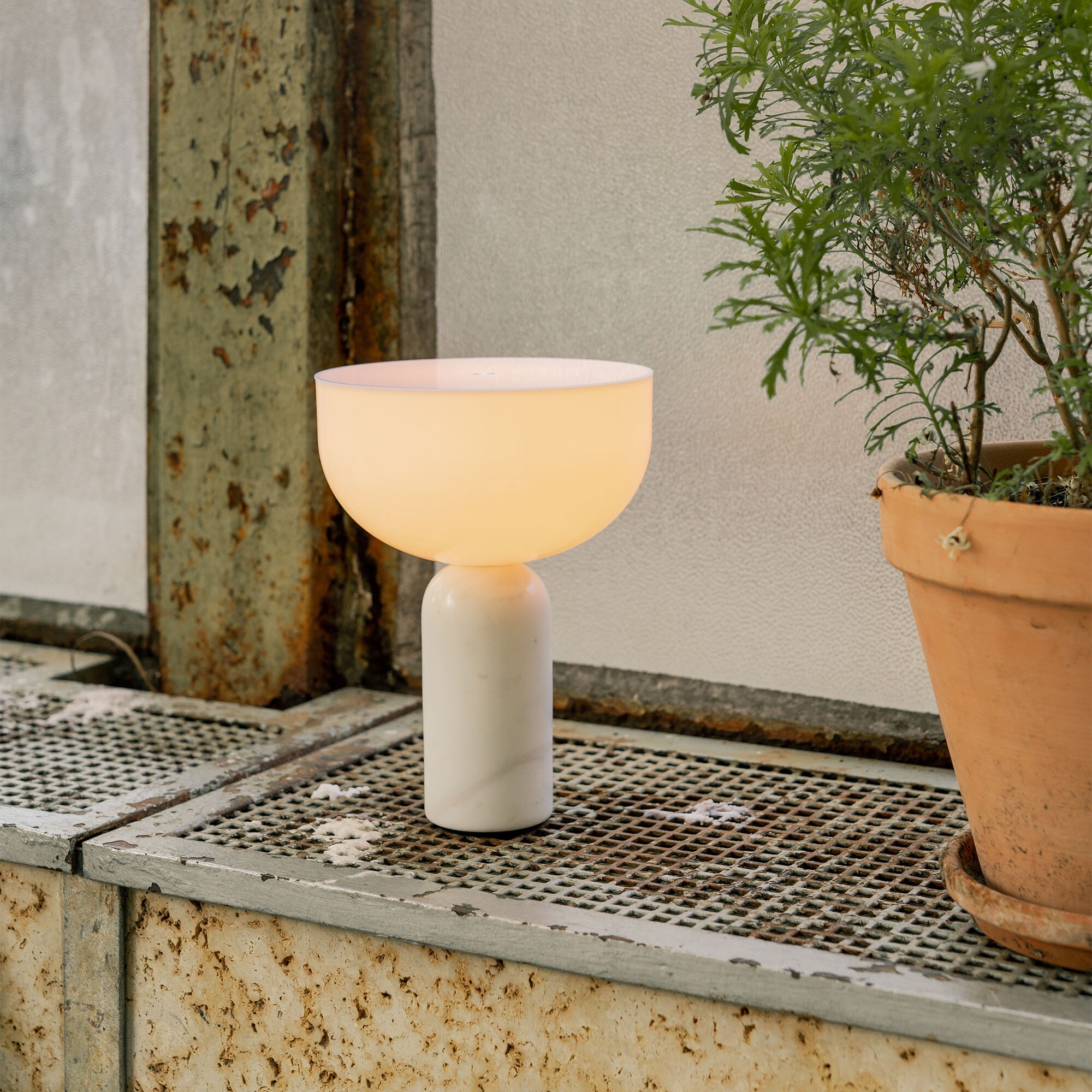 Kizu Portable LED Table Lamp with Battery