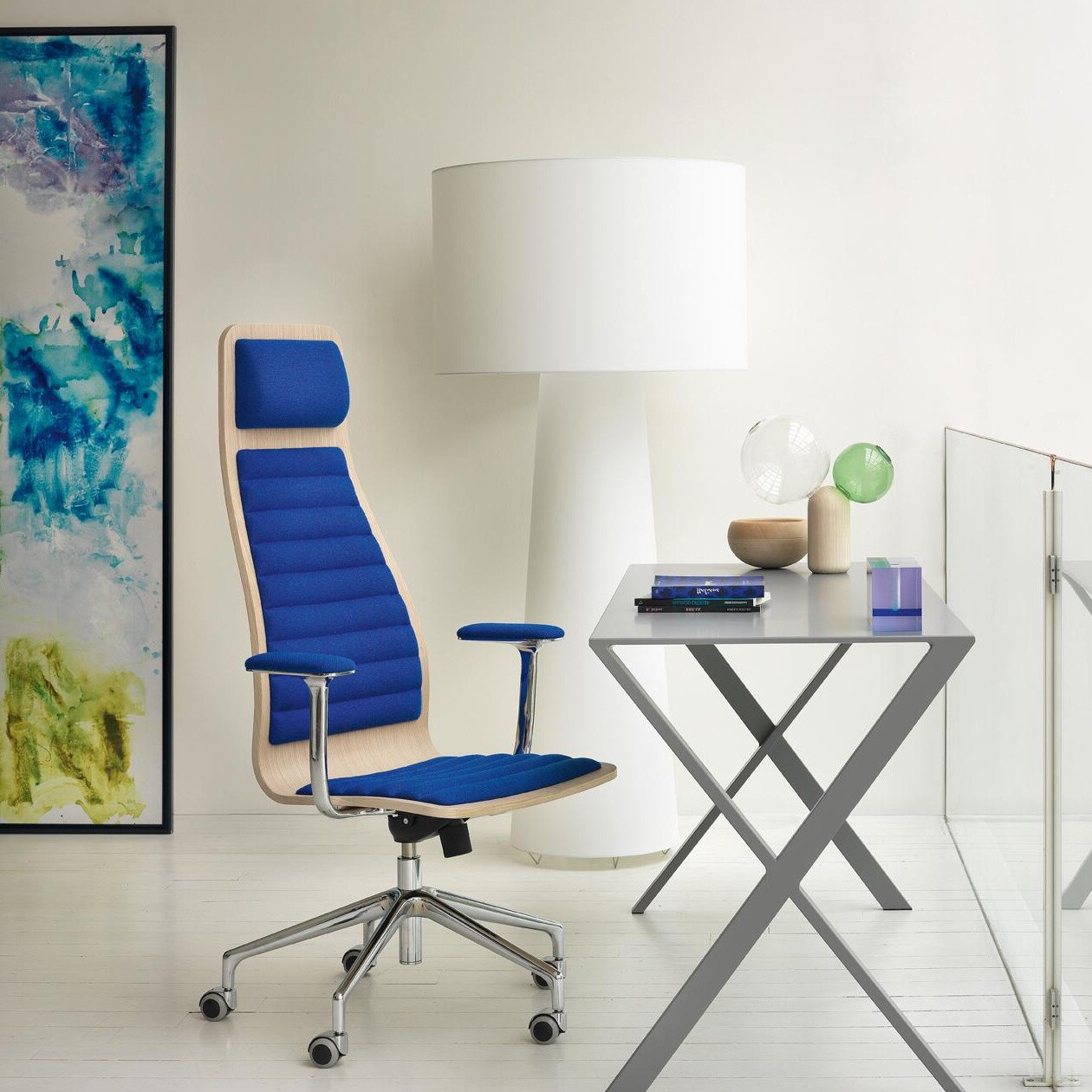 Big Shadow Floor Lamp