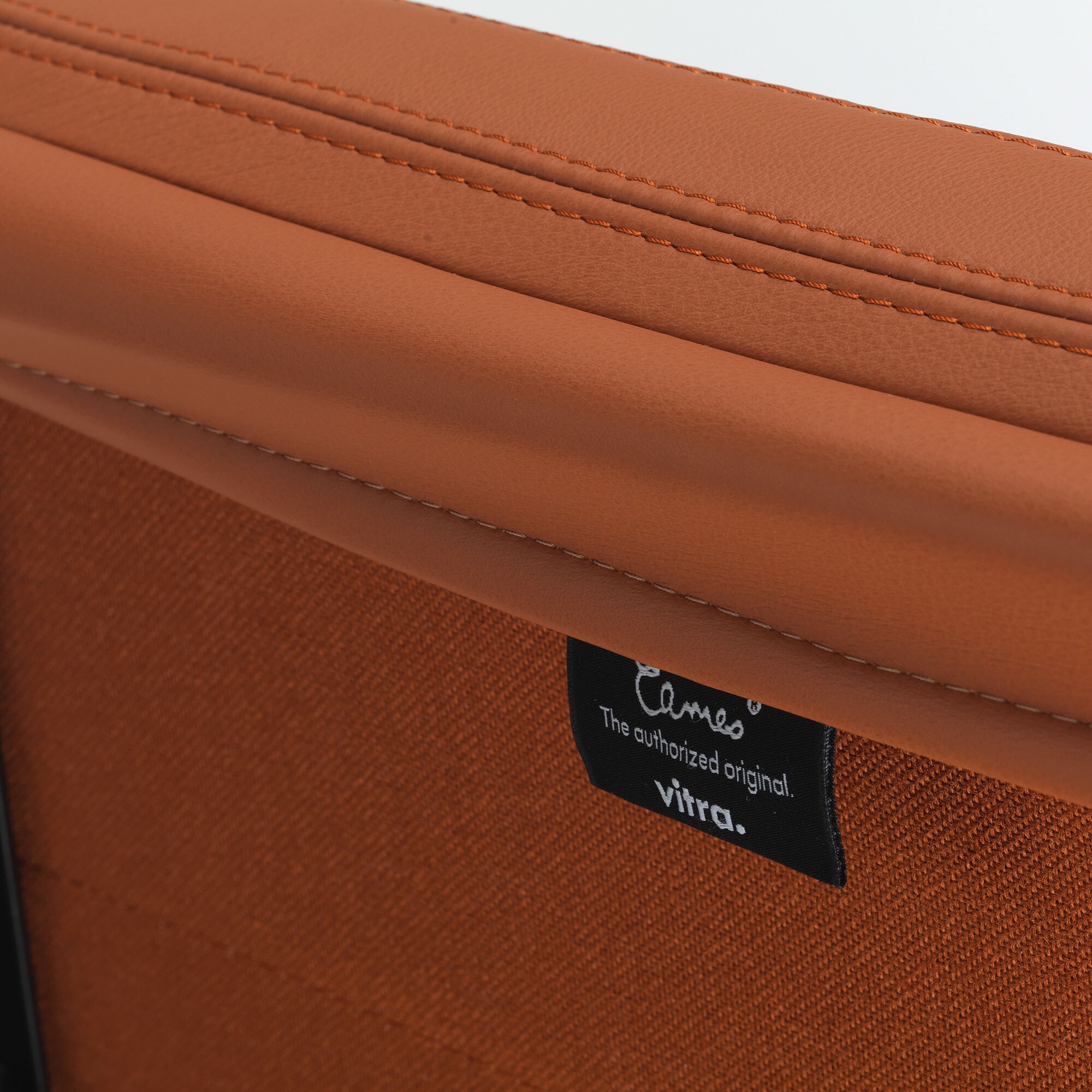 EA 222 Soft Pad Aluminium Chair Leather