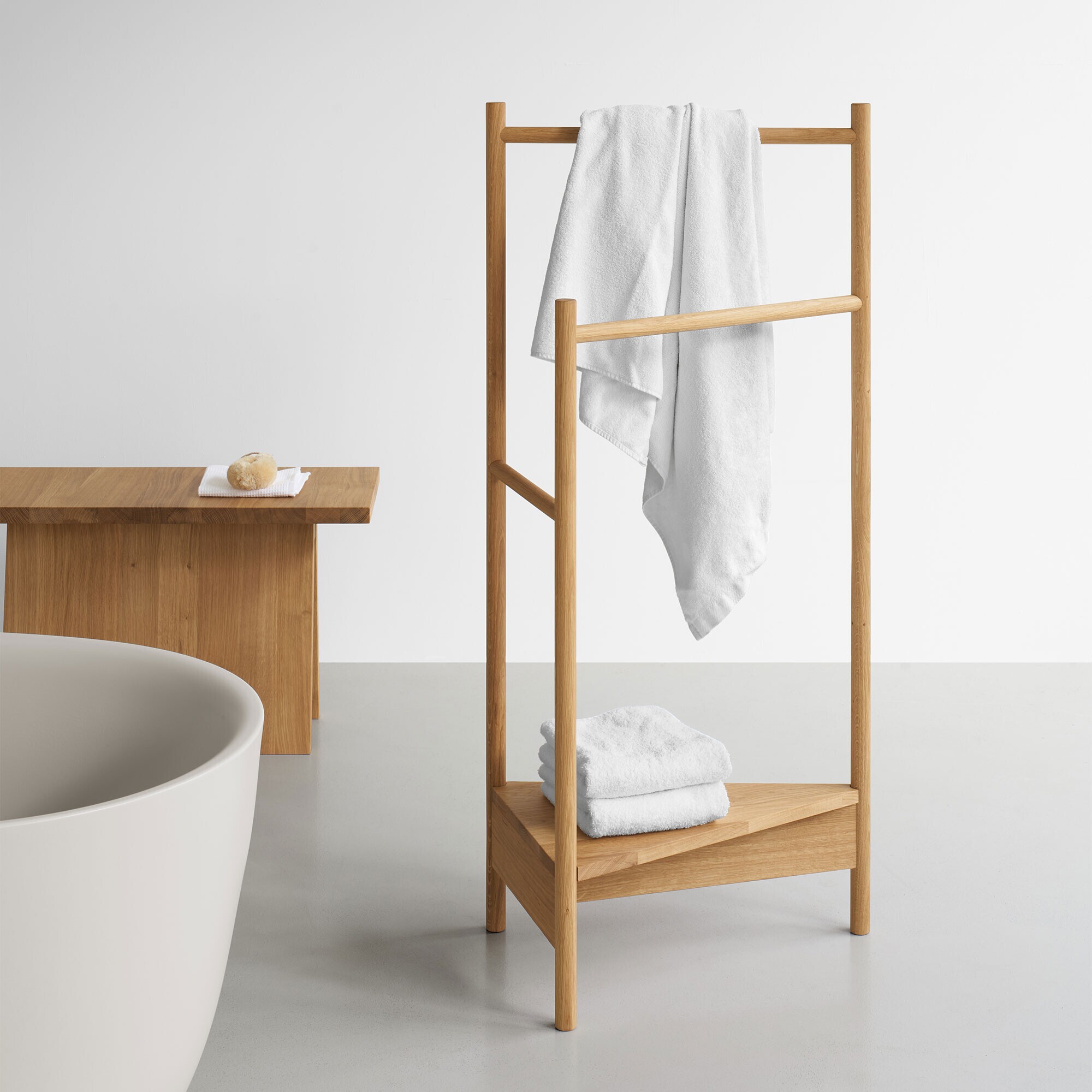 EK04 Tripod Towel Rack
