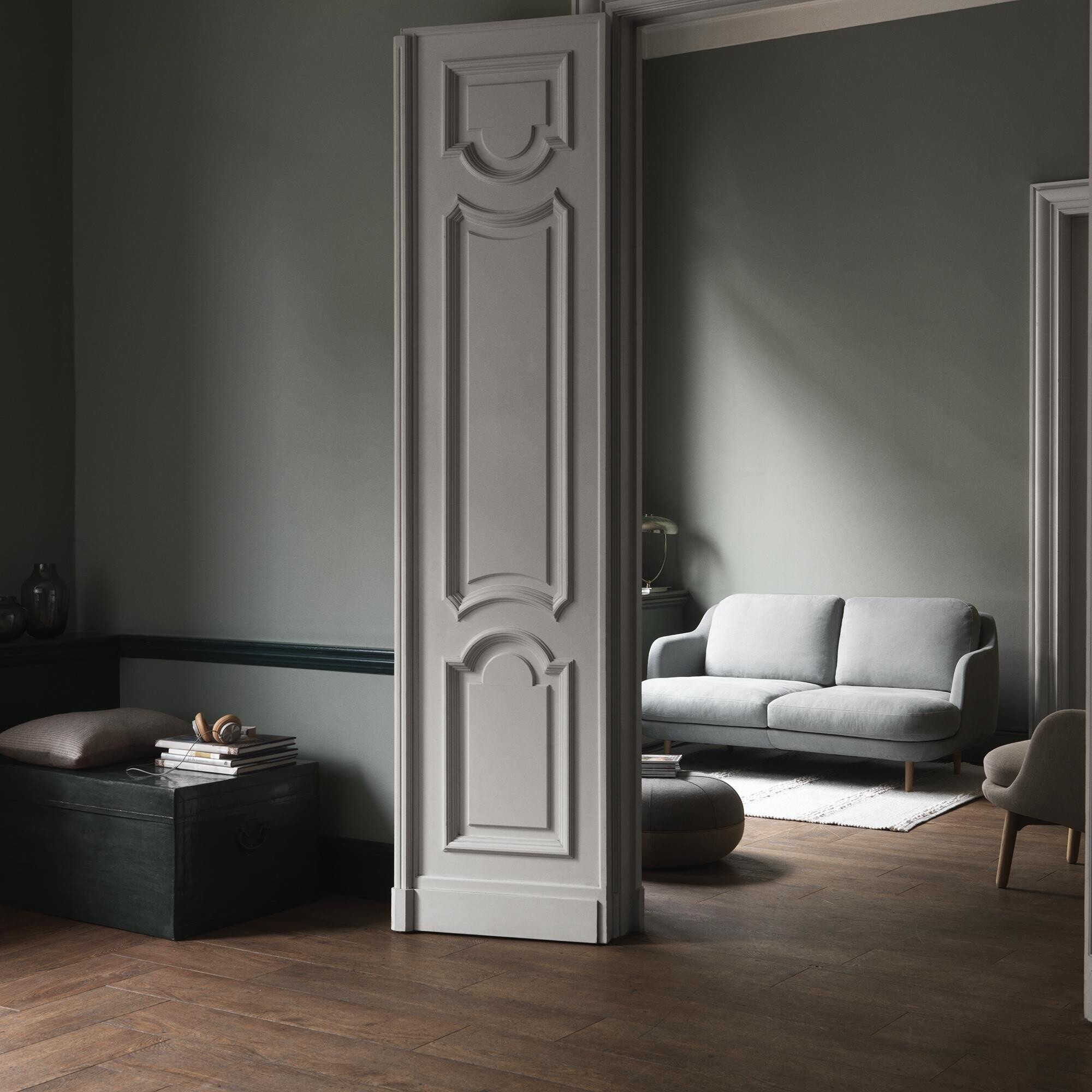 Lune™ JH200 2-Seater Sofa Aluminium Feet