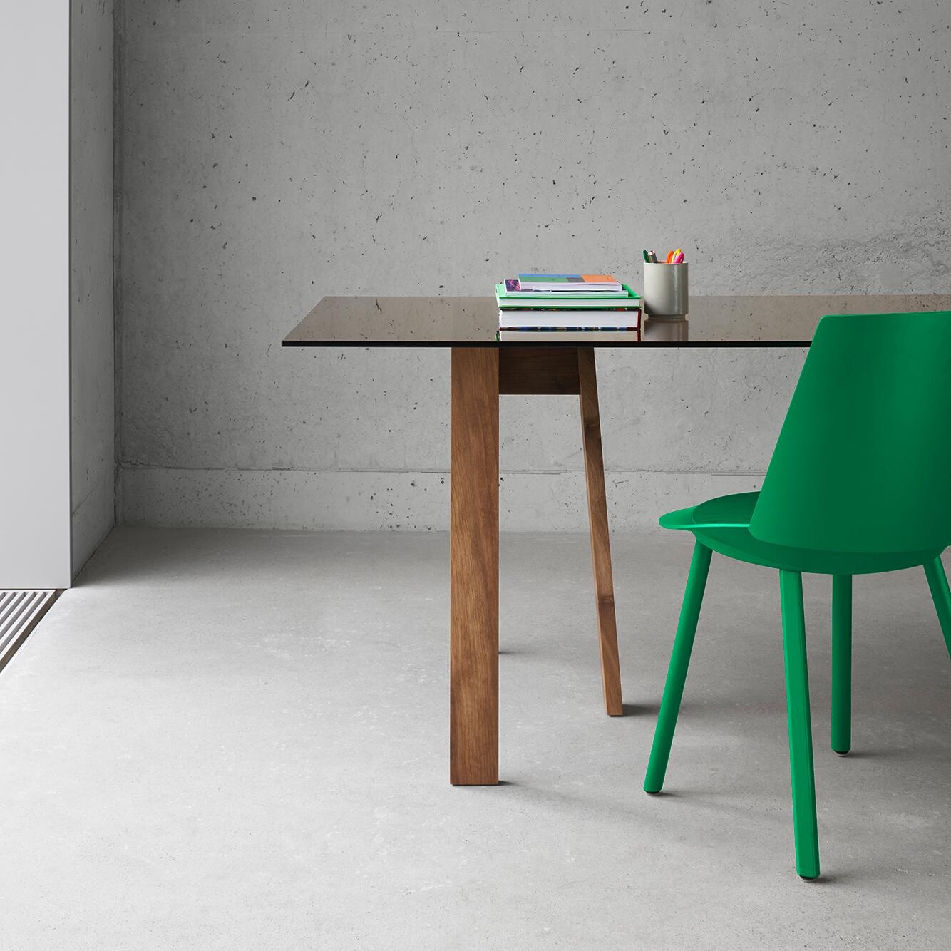 DC08 Basis Dining Table