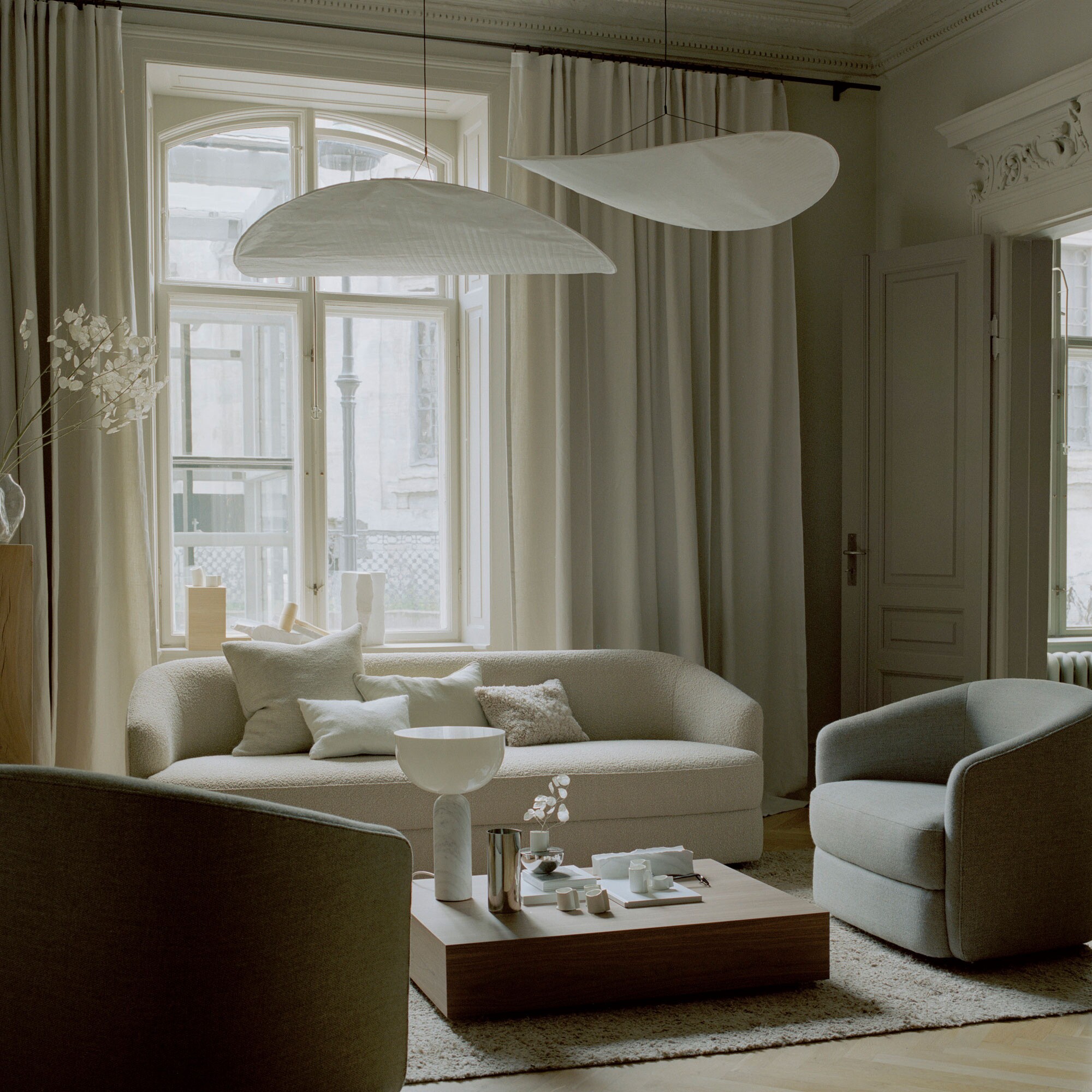 Mass Wide Coffee Table