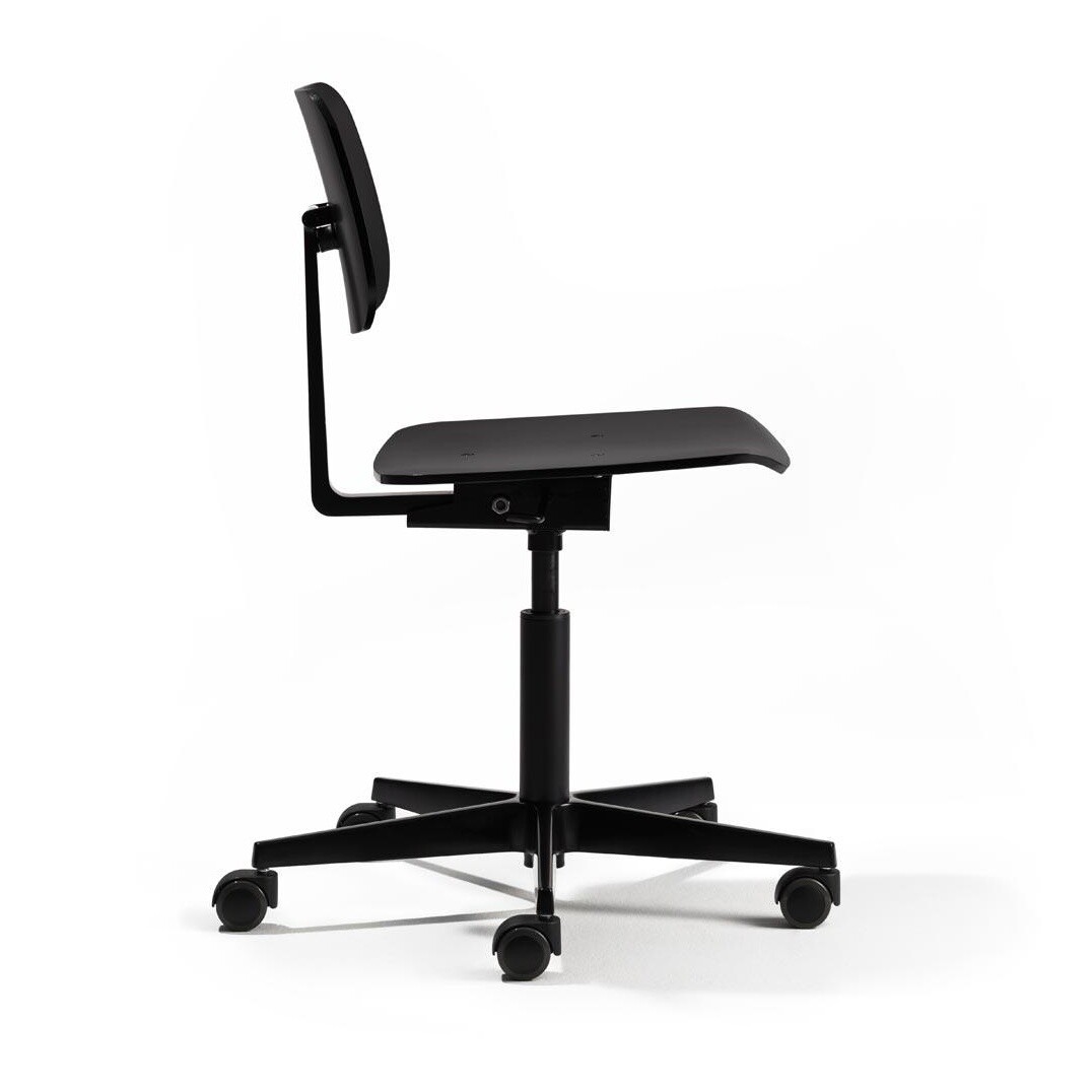 Mr. Square Swivel Chair With Wheels