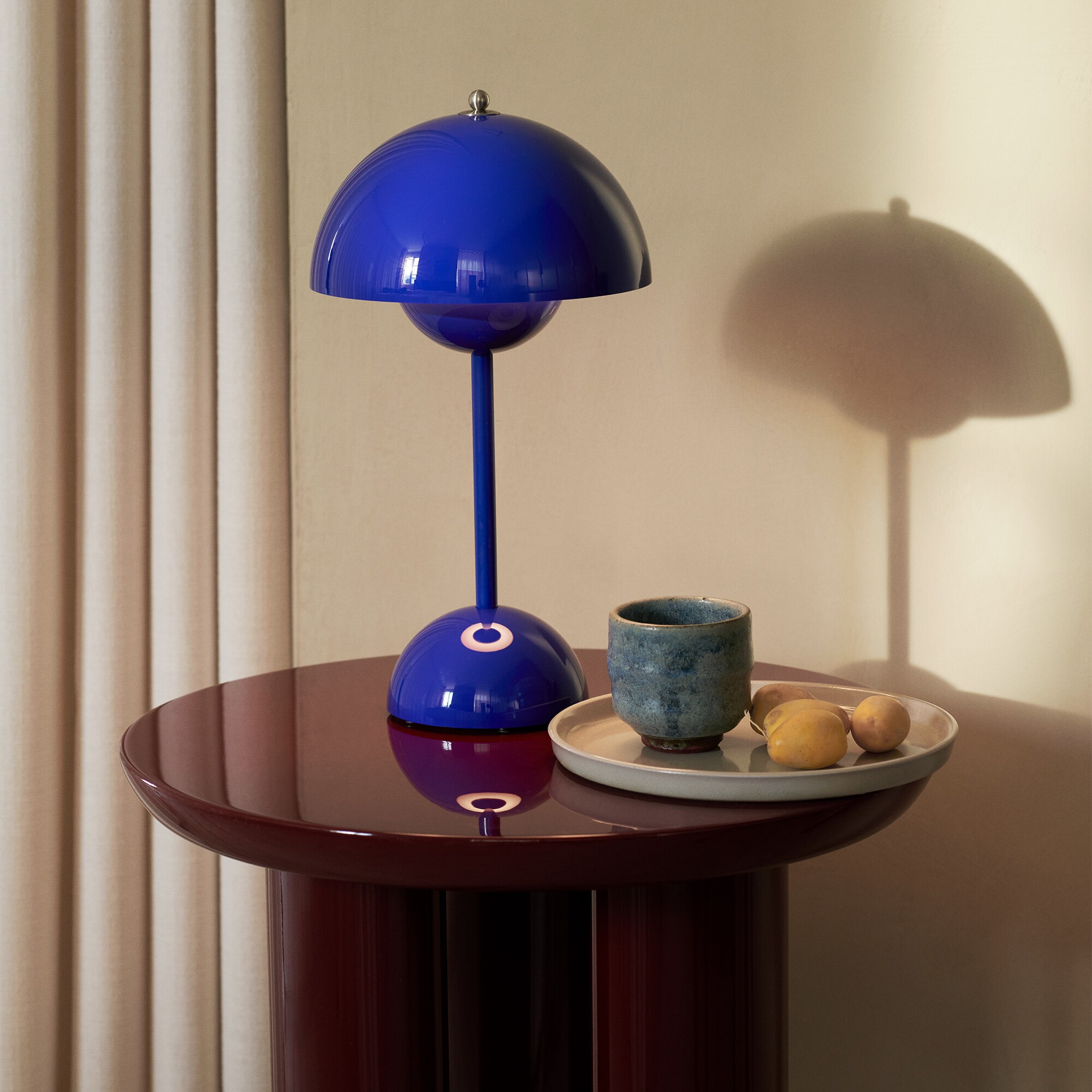 Flowerpot VP9 LED Battery Table Lamp