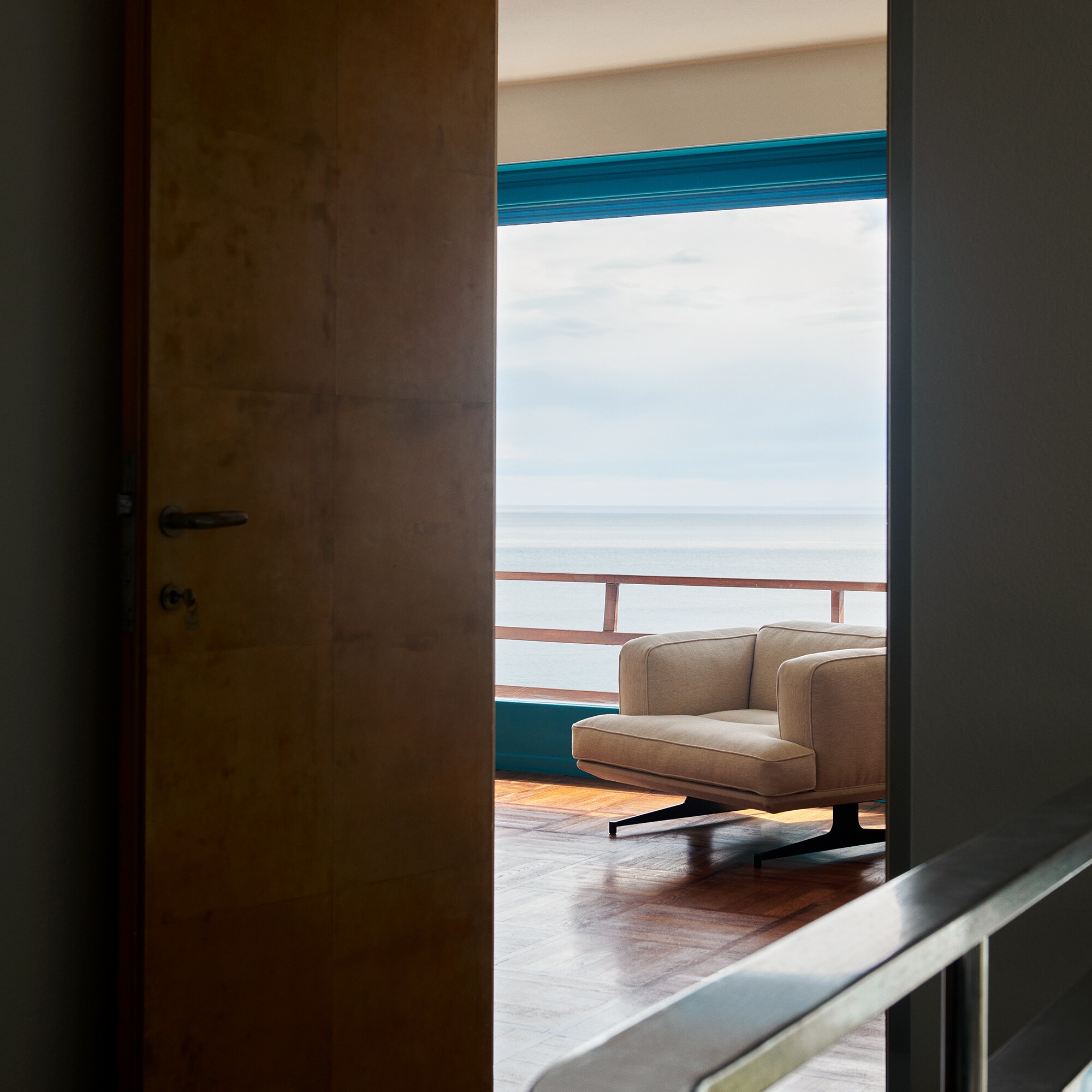 Inland AV21 Lounge Chair