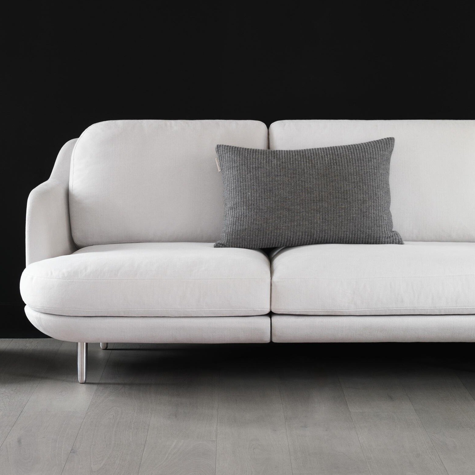 Lune™ JH200 2-Seater Sofa Aluminium Feet