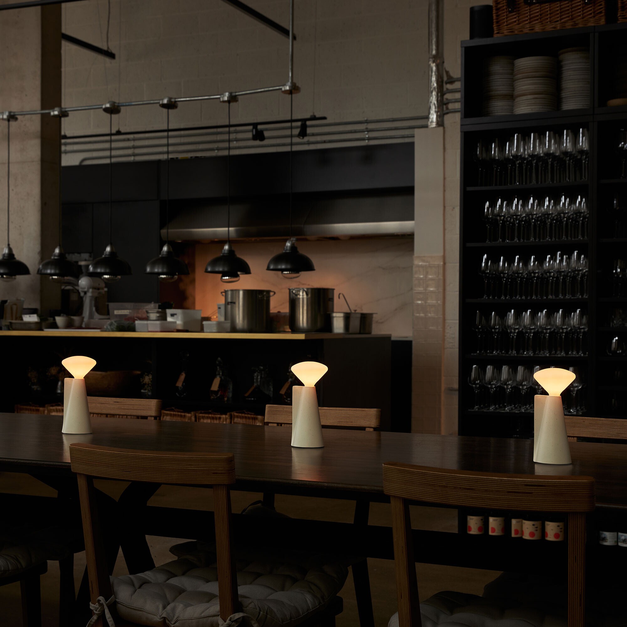 Mantle Portable LED Lamp with Battery